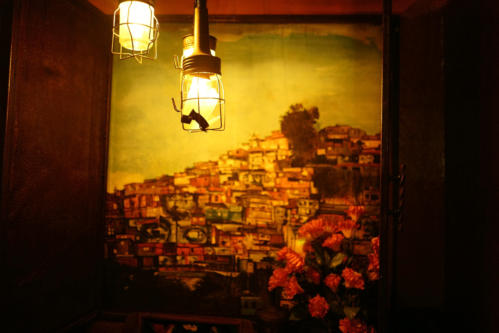 Sony a7 II + Sony FE 28mm F2 sample photo. Room with a (painting) view photography