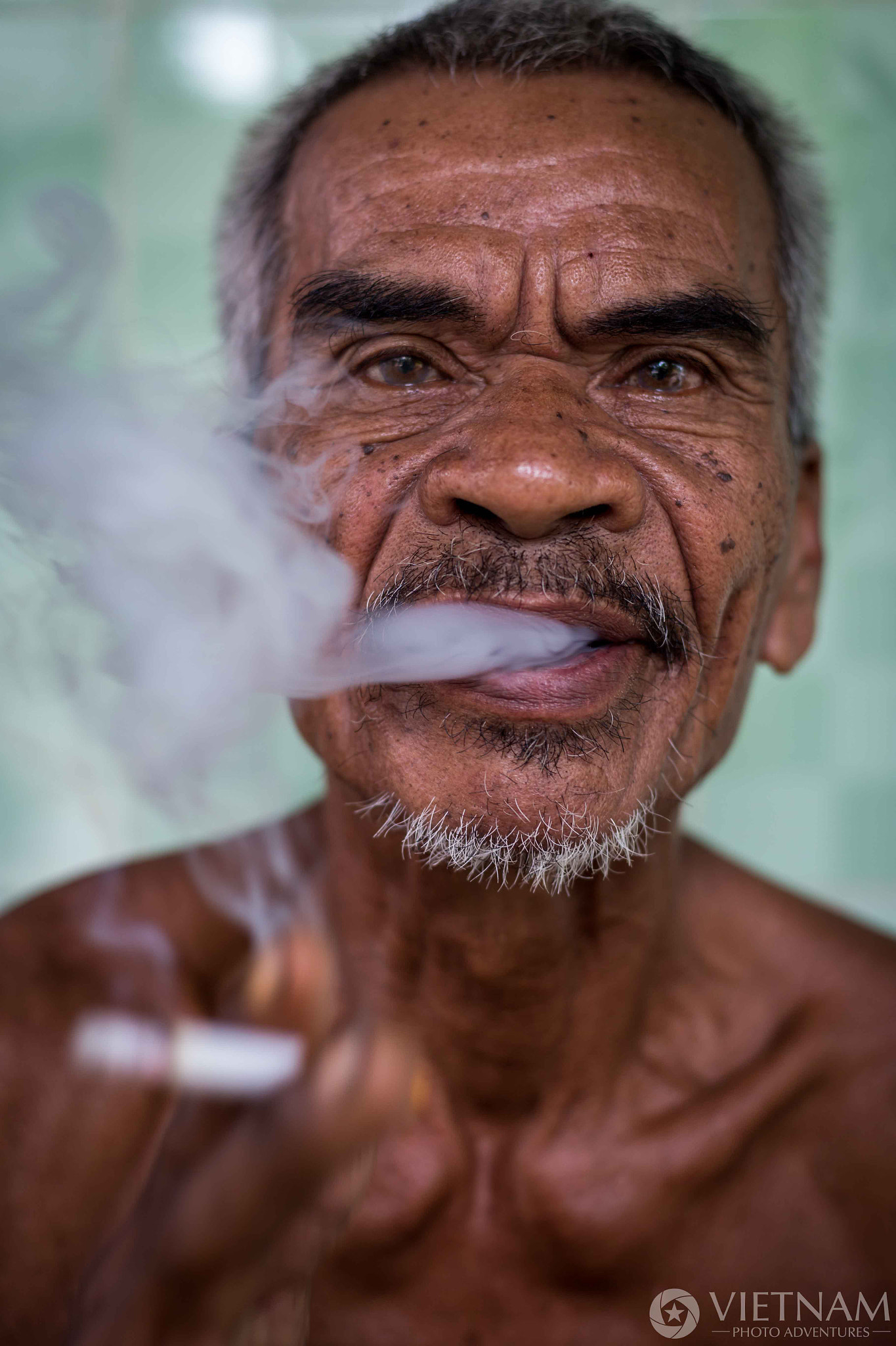 ZEISS Planar T* 50mm F1.4 sample photo. Young khmergrandfather smoking a cigarette photography