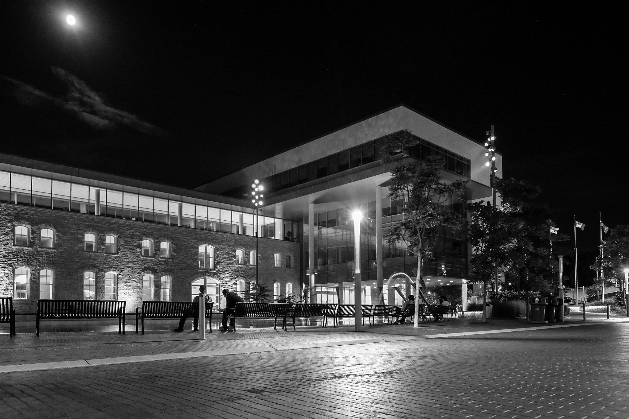 Fujifilm X-T10 + Fujifilm XF 16mm F1.4 R WR sample photo. Moon over city hall photography
