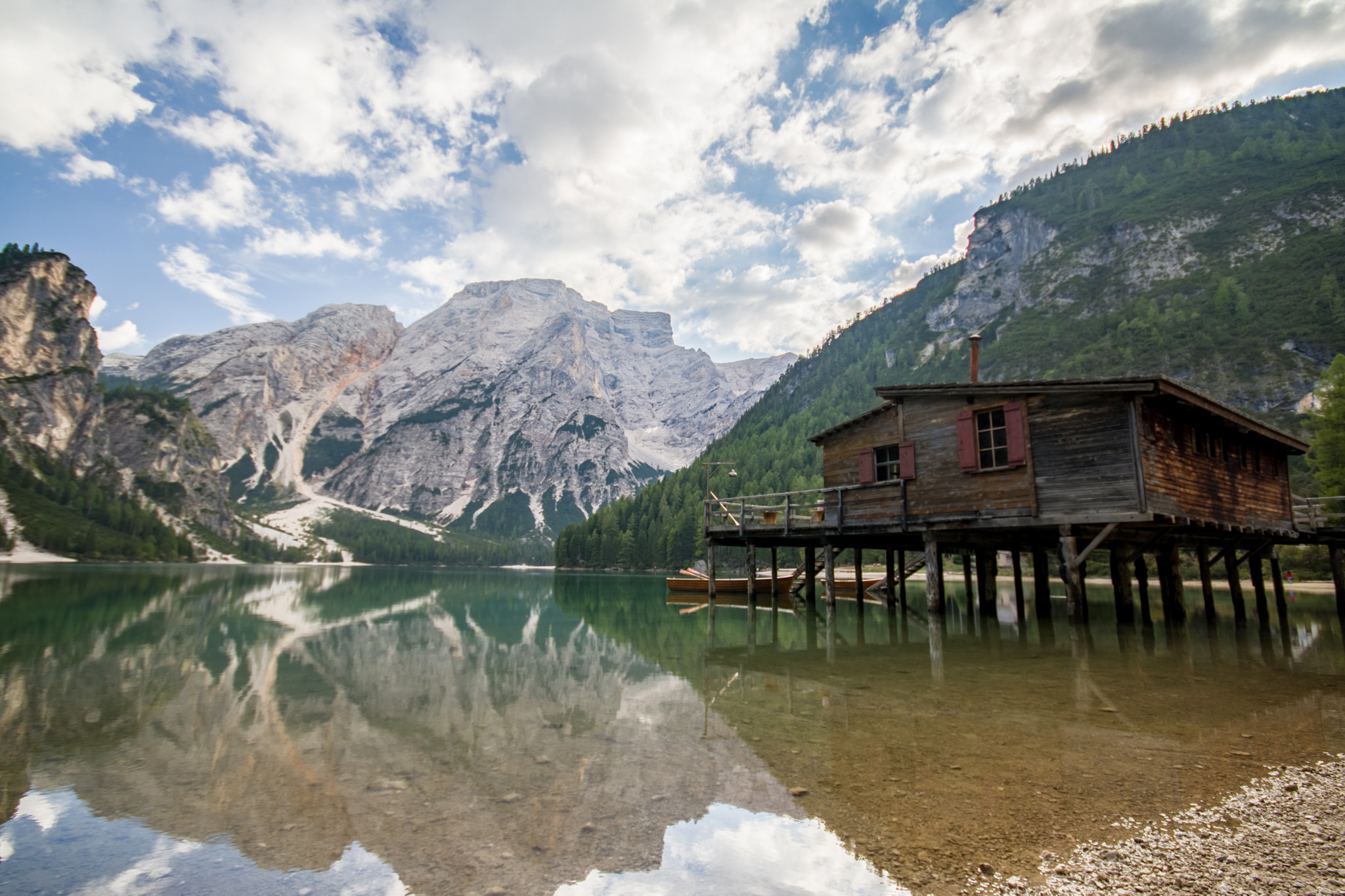 Canon EOS 760D (EOS Rebel T6s / EOS 8000D) + Sigma 10-20mm F4-5.6 EX DC HSM sample photo. The house on the lake photography