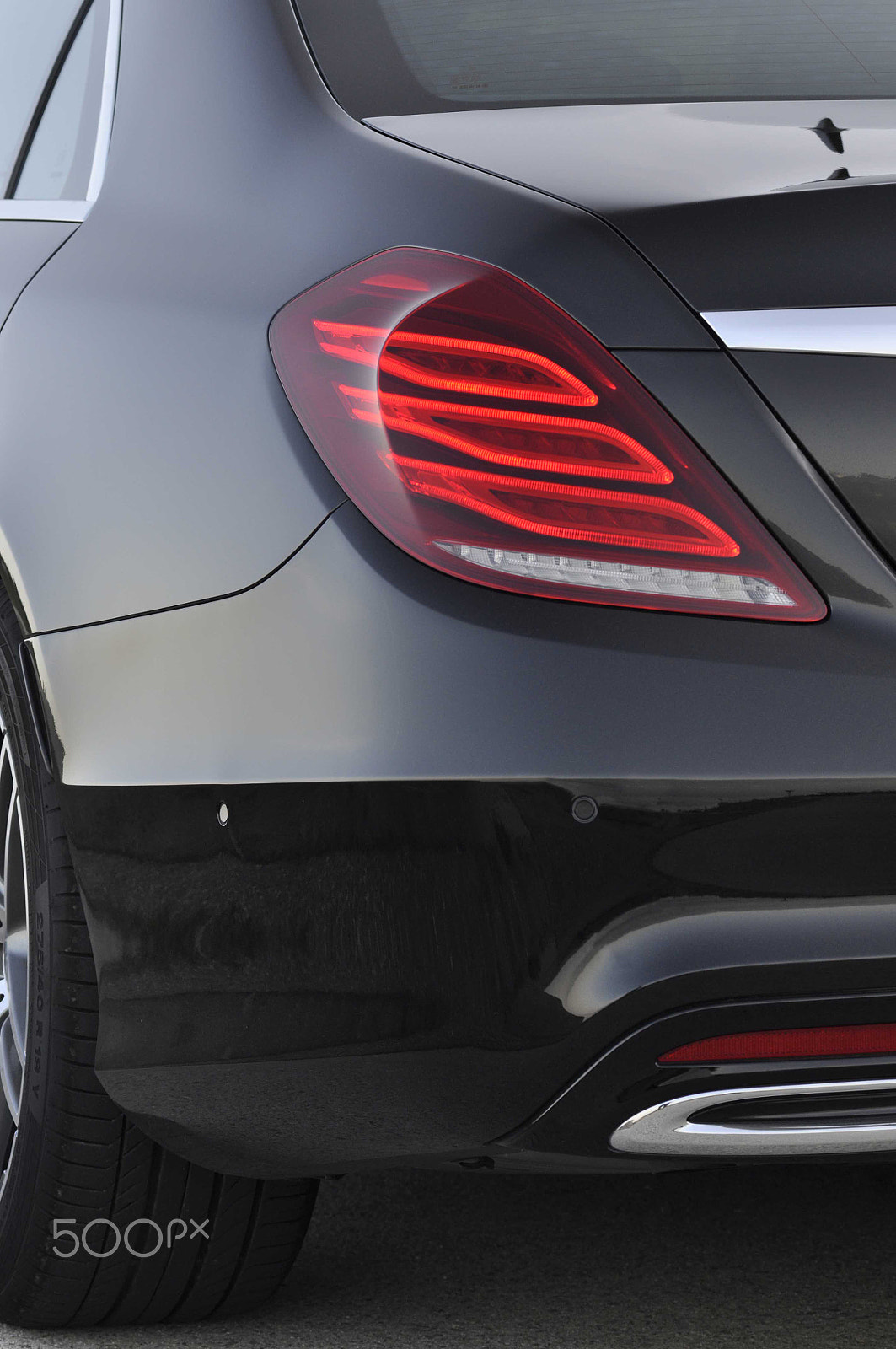 AF Zoom-Nikkor 80-200mm f/2.8 ED sample photo. Mercedes benz s class - back photography