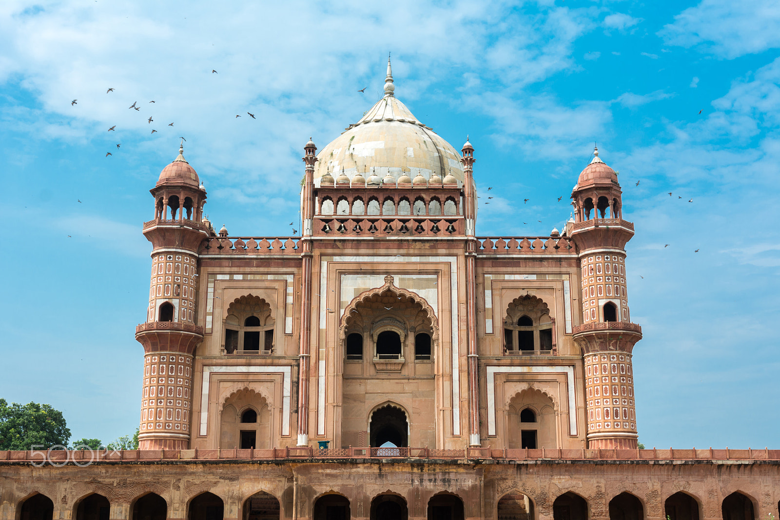 Nikon AF-S Nikkor 16-35mm F4G ED VR sample photo. Birds flying over safdar jung's tomb photography