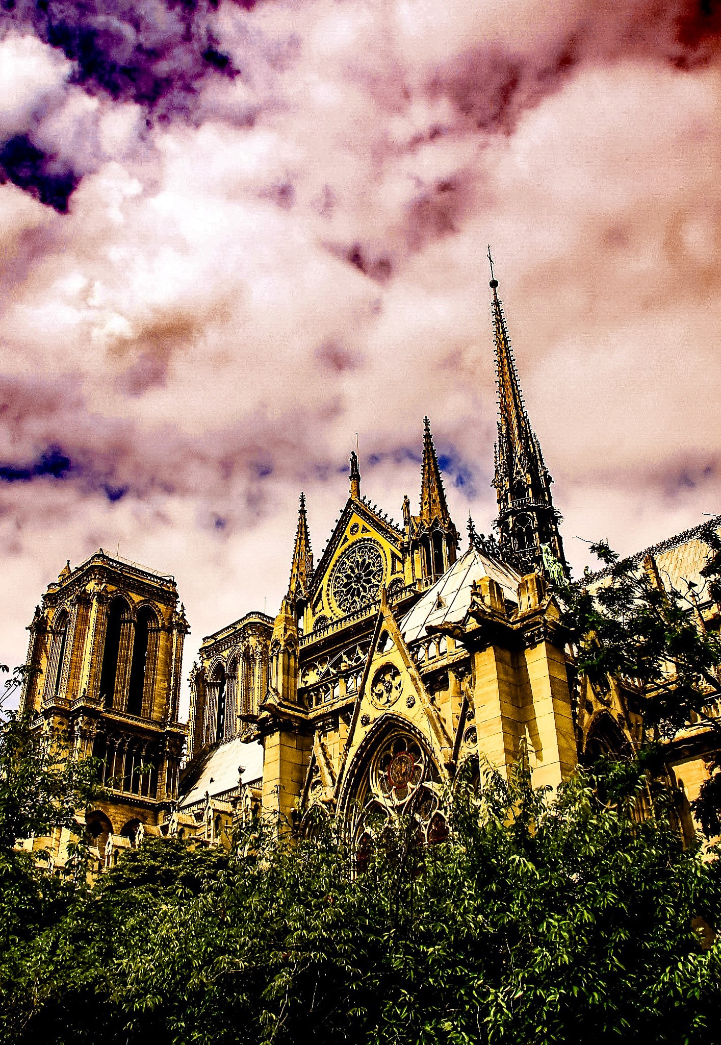 Canon EOS 50D + Canon 18-200mm sample photo. Notre dame de paris photography