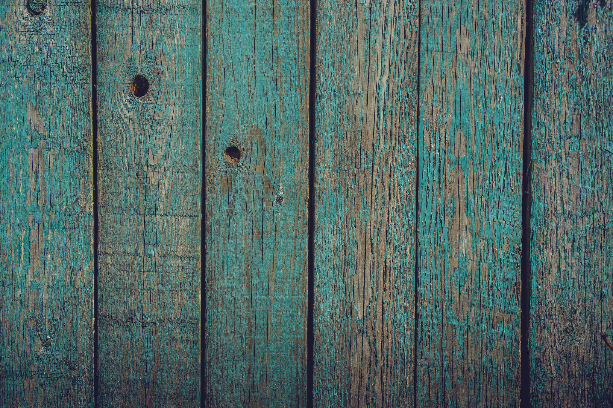 Sony Alpha DSLR-A900 + Sony 70-400mm F4-5.6 G SSM II sample photo. Wood planks with blue paint photography