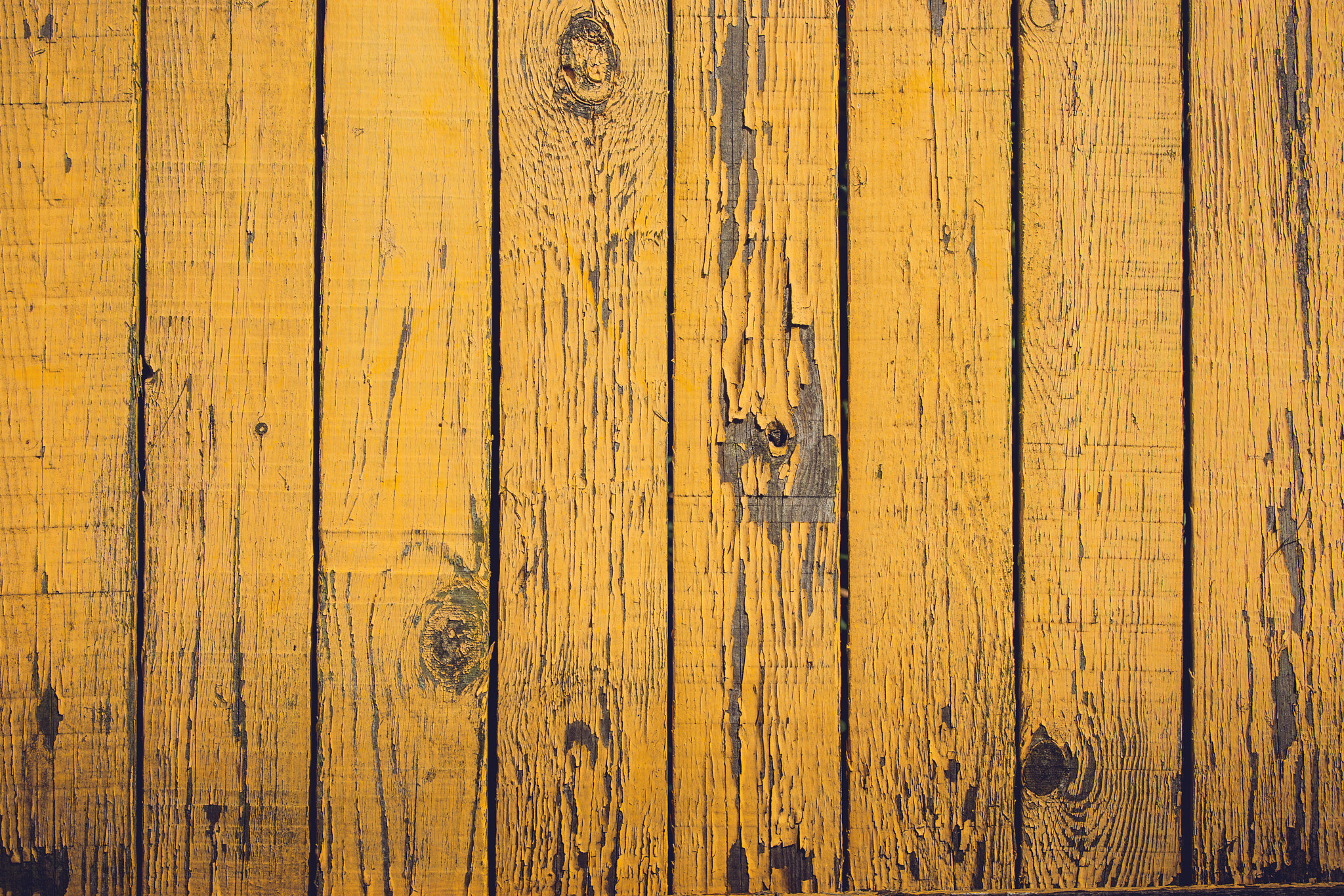 Sony 70-400mm F4-5.6 G SSM II sample photo. Grunge planks in yellow colors photography