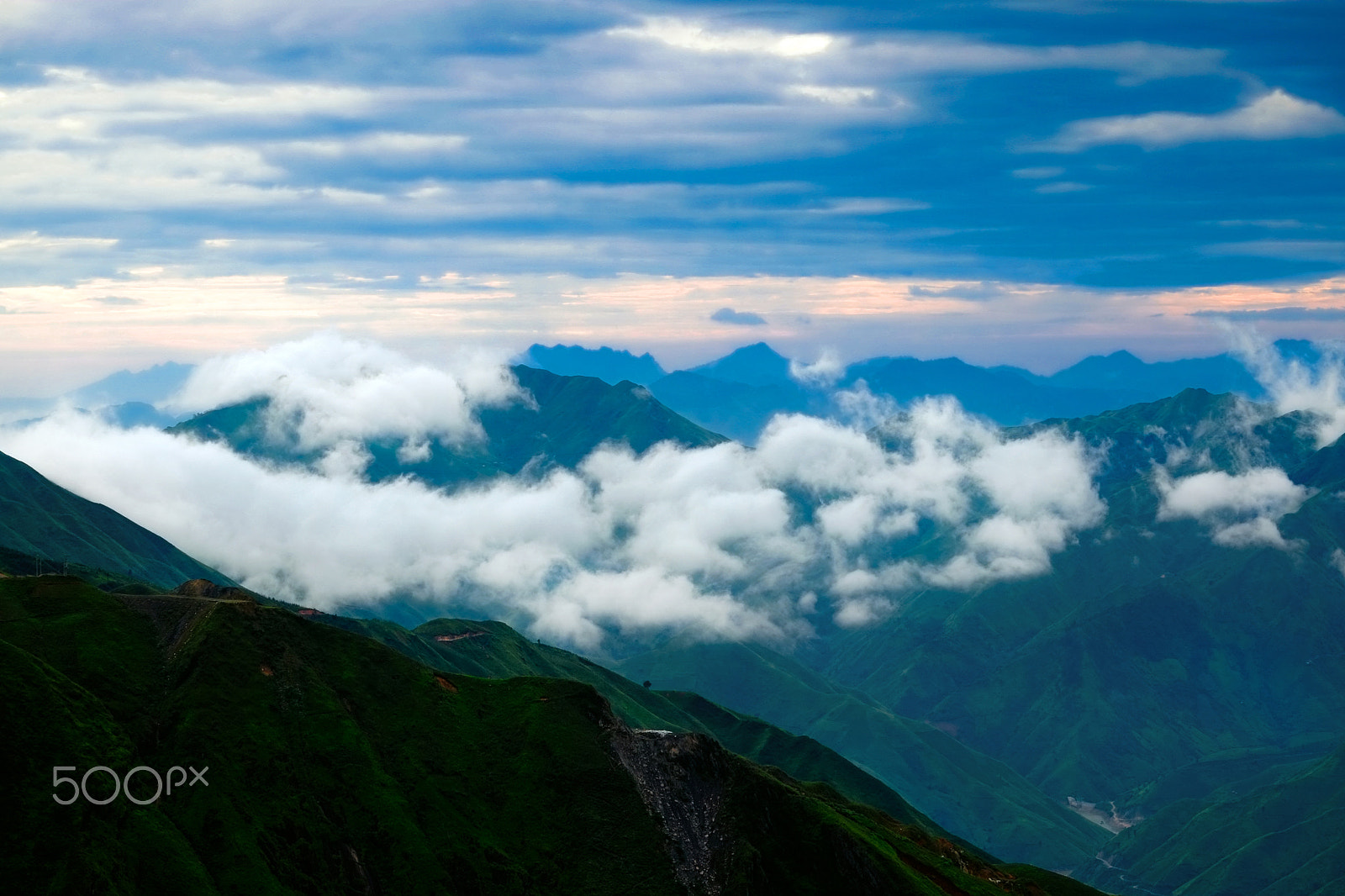 Fujifilm X-E1 + Fujifilm XF 55-200mm F3.5-4.8 R LM OIS sample photo. Beautiful landscape on the mountain above clouds photography