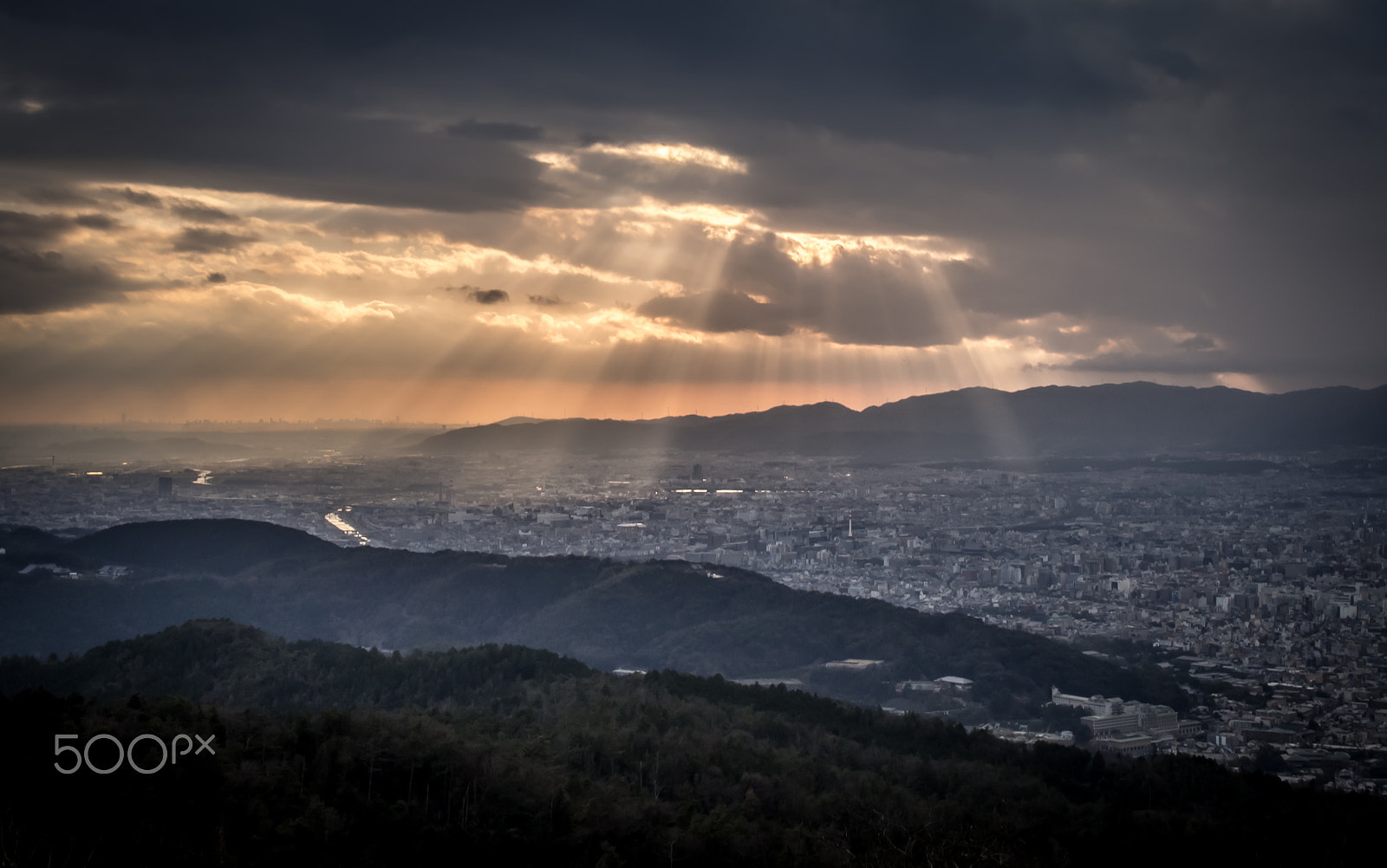 Olympus PEN E-P5 sample photo. Light-rays above kyoto-shi photography
