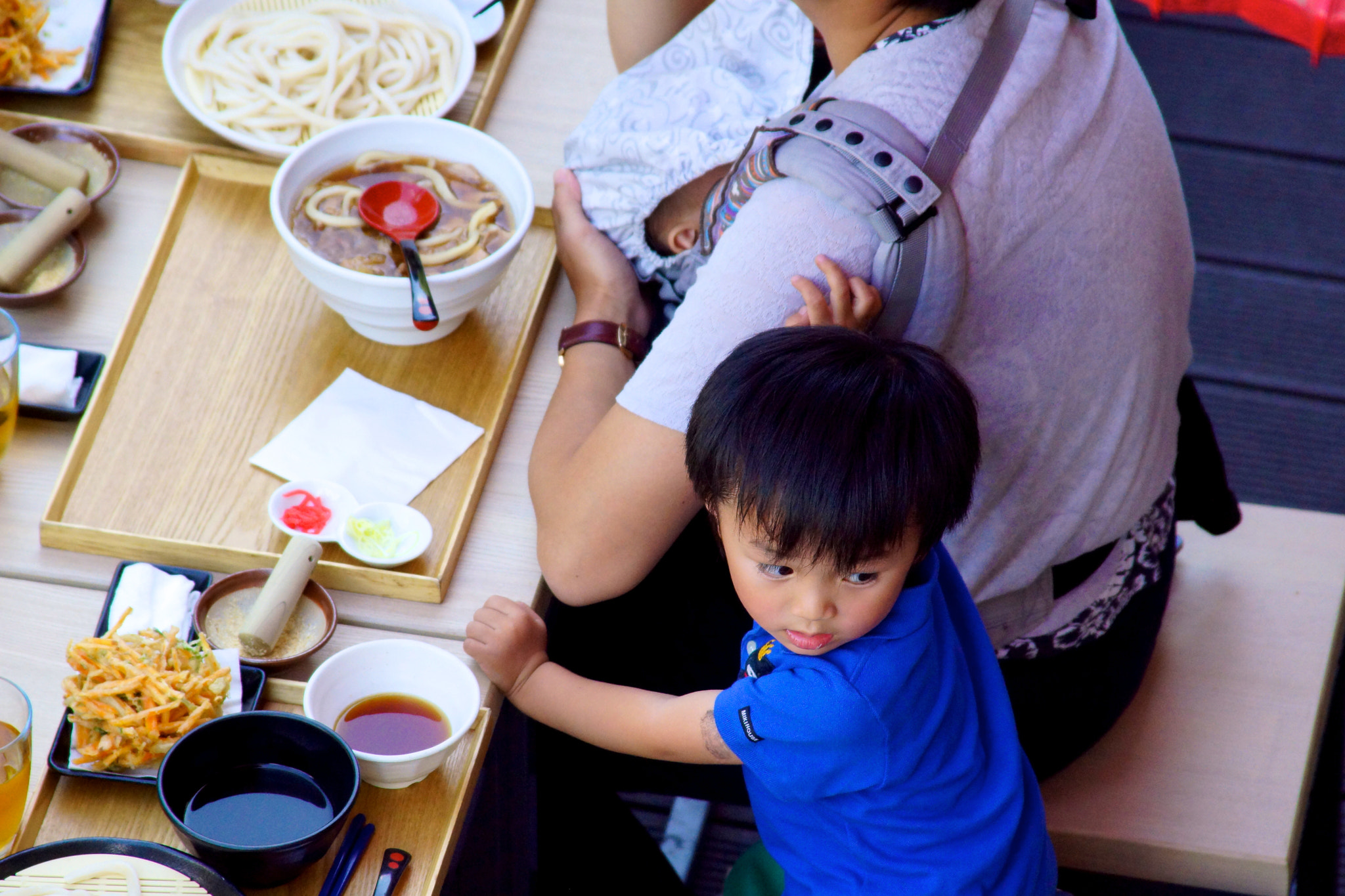 Sony SLT-A65 (SLT-A65V) + Minolta AF 28-135mm F4-4.5 sample photo. The little curiosity of japanese boy. photography