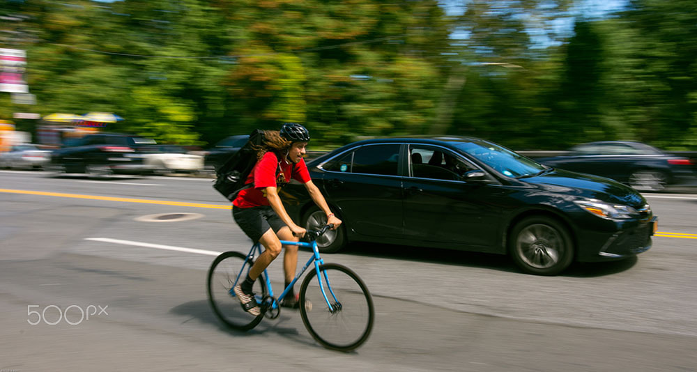 Nikon AF-S Nikkor 20mm F1.8G ED sample photo. Street cyclist nyc photography