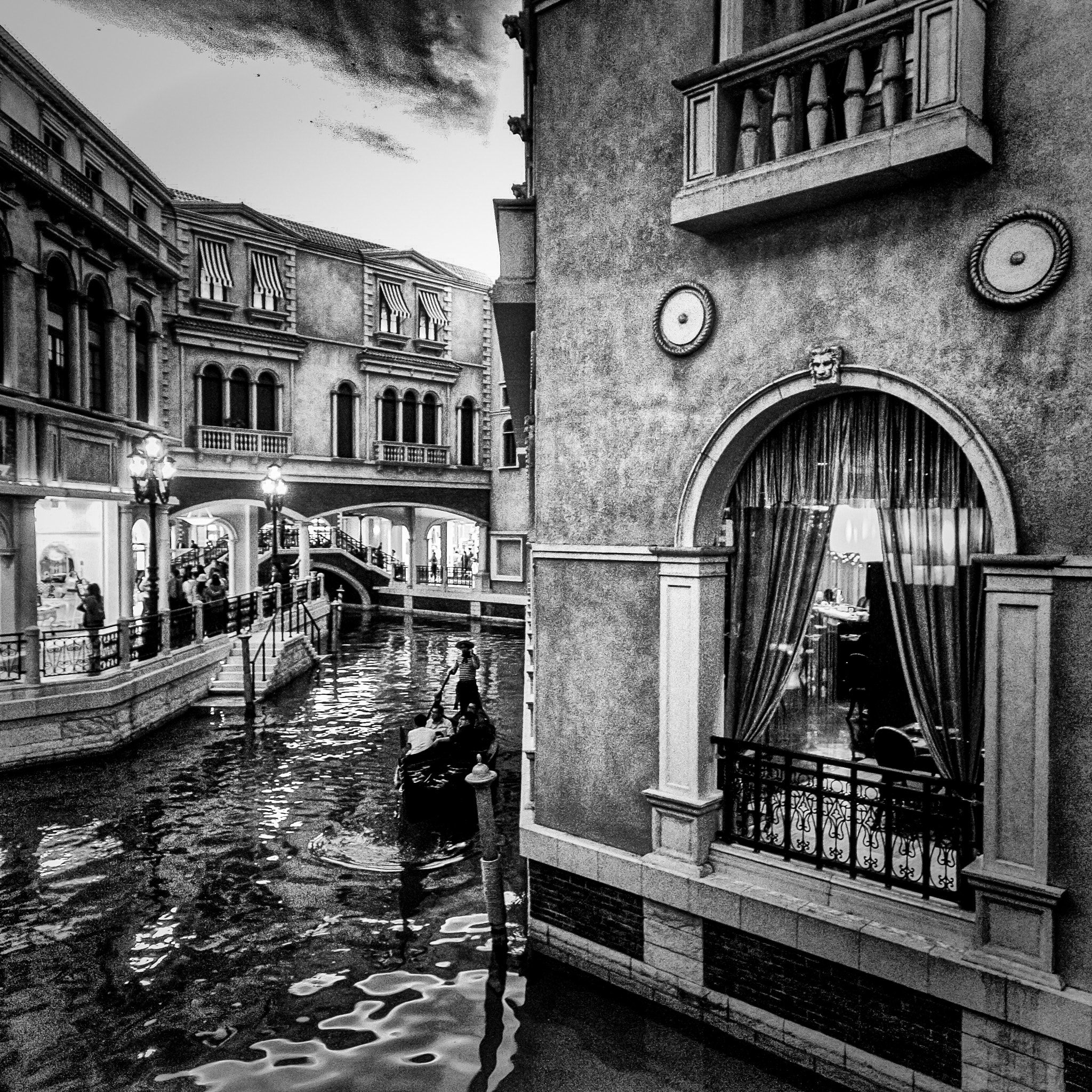 Canon EOS 450D (EOS Rebel XSi / EOS Kiss X2) + Sigma 10-20mm F4-5.6 EX DC HSM sample photo. The venetian in macau. photography