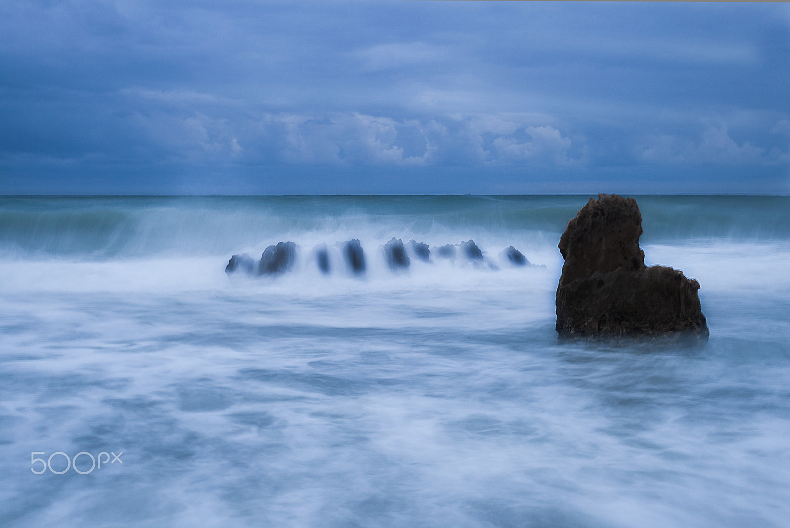 Canon EOS 400D (EOS Digital Rebel XTi / EOS Kiss Digital X) sample photo. Waves, rocks and water photography