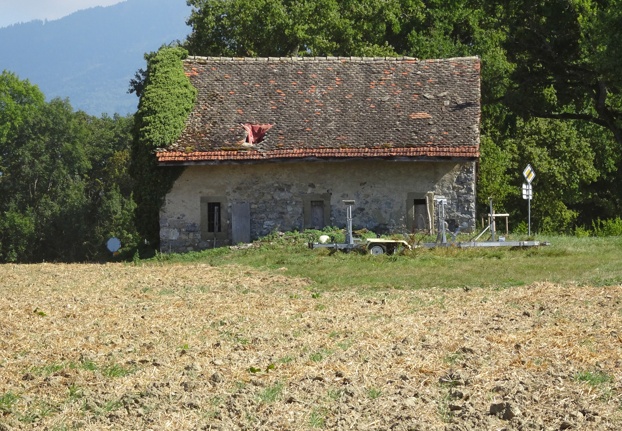 Sony Cyber-shot DSC-HX90V + Sony 24-720mm F3.5-6.4 sample photo. Campagne genevoise photography