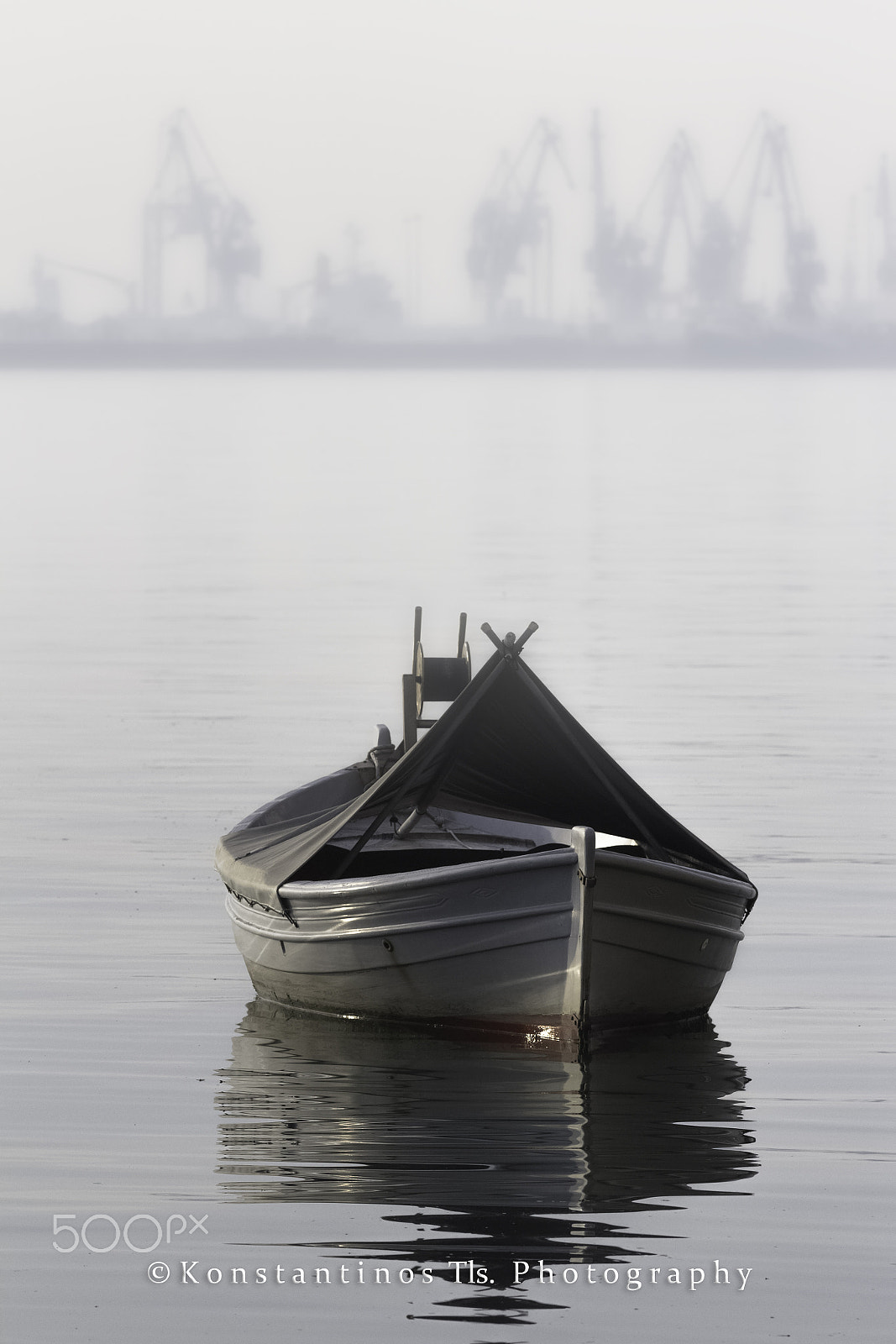 Canon EOS 600D (Rebel EOS T3i / EOS Kiss X5) + Canon EF 70-200mm F4L IS USM sample photo. Floating... photography
