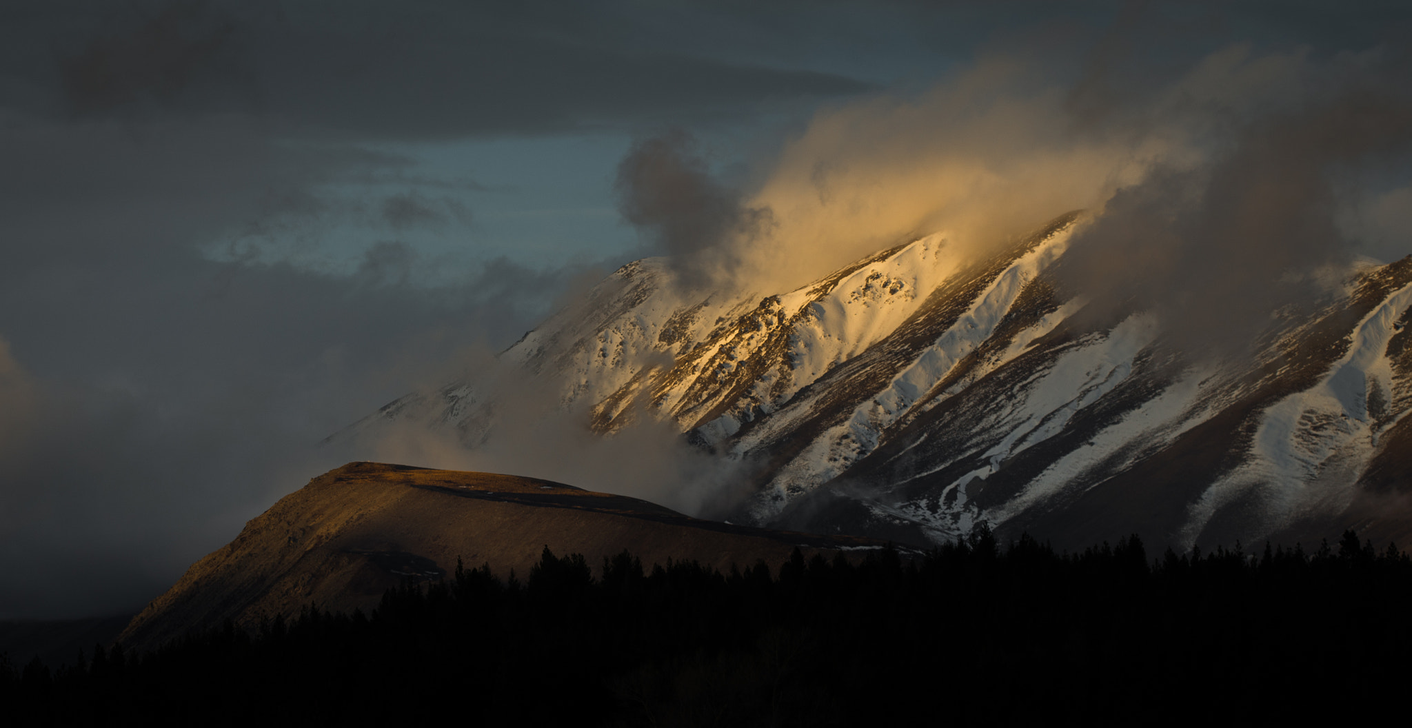 Sigma 150mm F2.8 EX DG OS Macro HSM sample photo. Sunset breaking through clouds at tekapo photography
