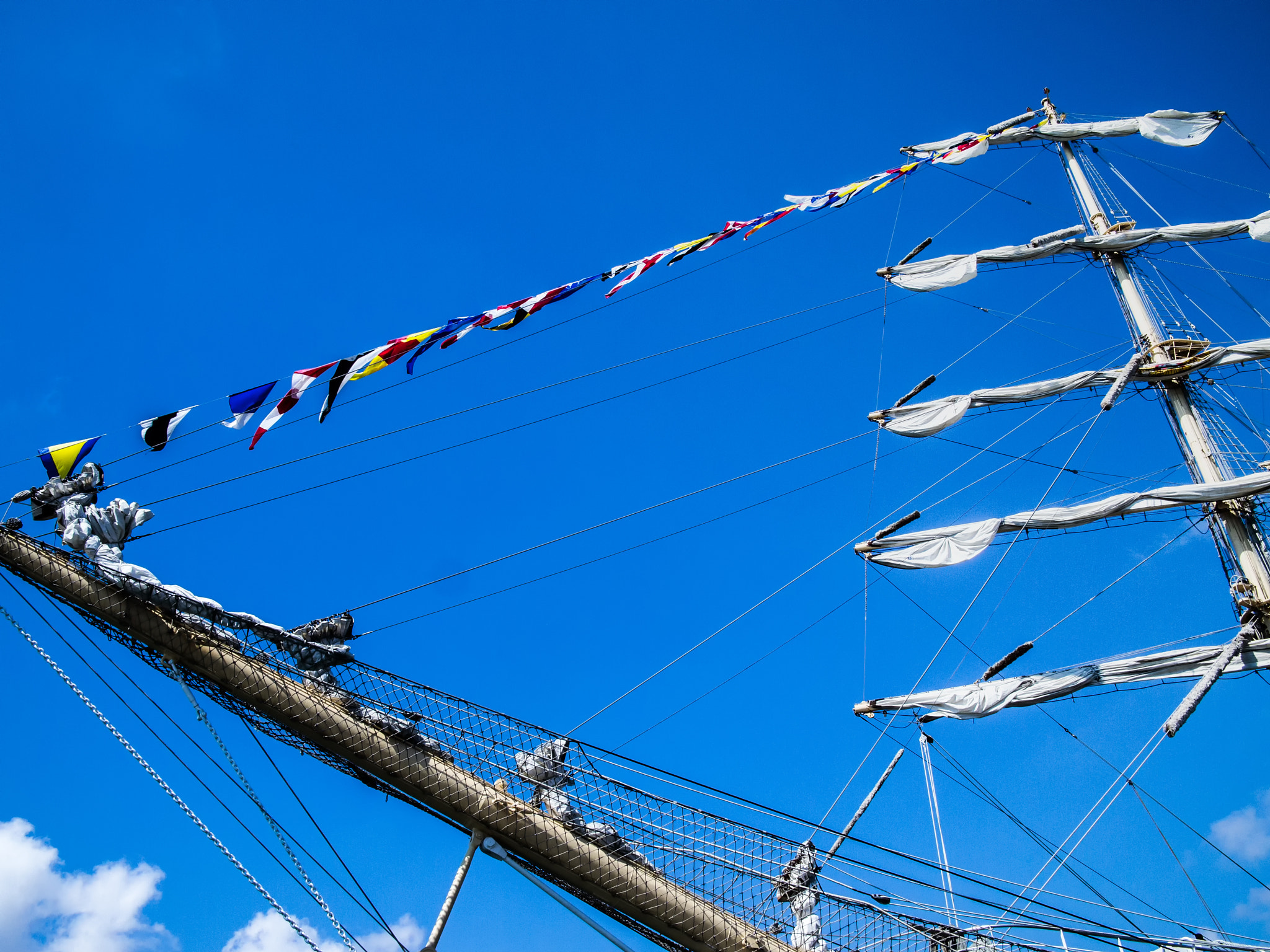 Olympus PEN E-PL3 + LEICA DG SUMMILUX 15/F1.7 sample photo. Bow and sails photography