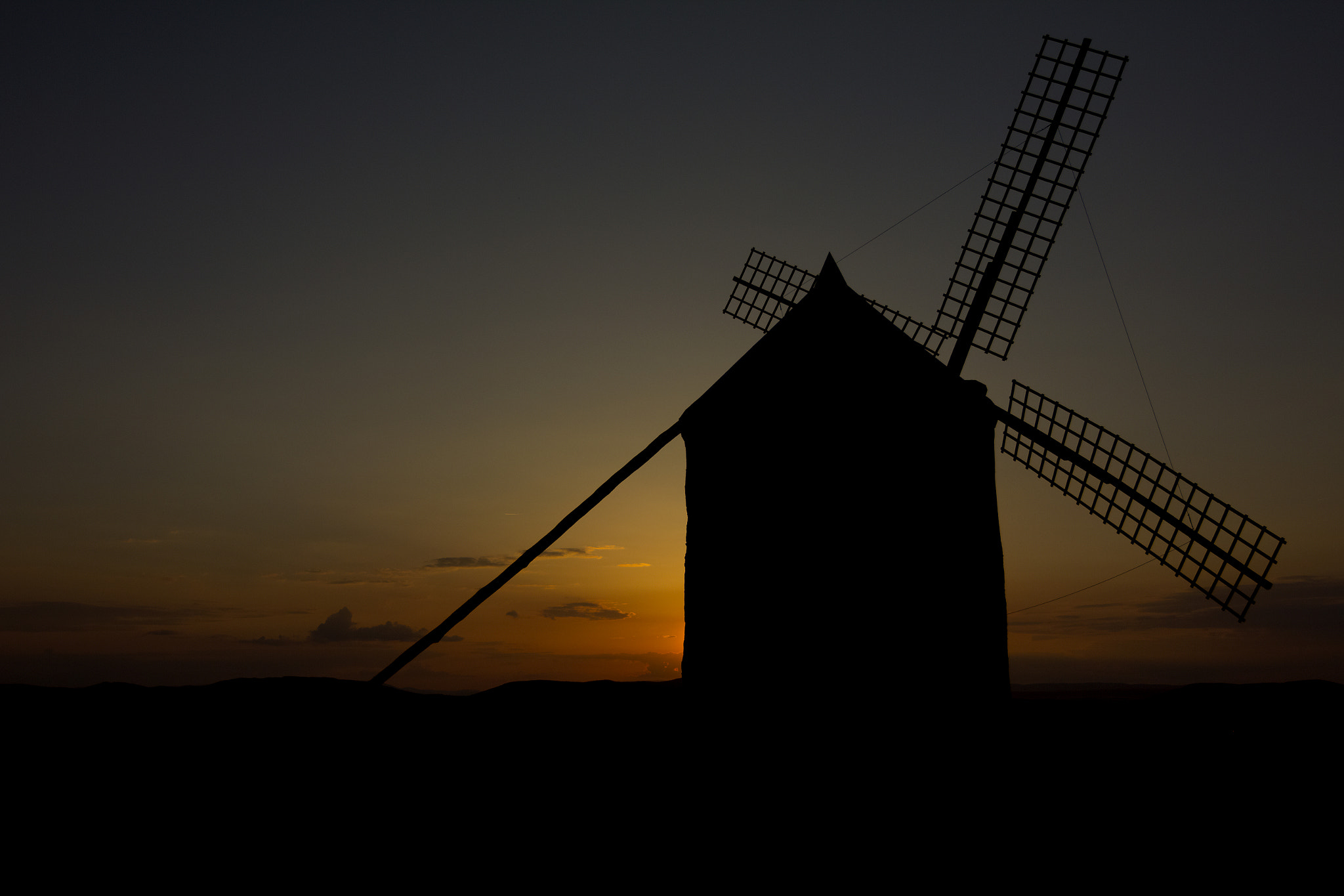Tokina AT-X Pro 12-24mm F4 (IF) DX sample photo. Molino al anochecer photography