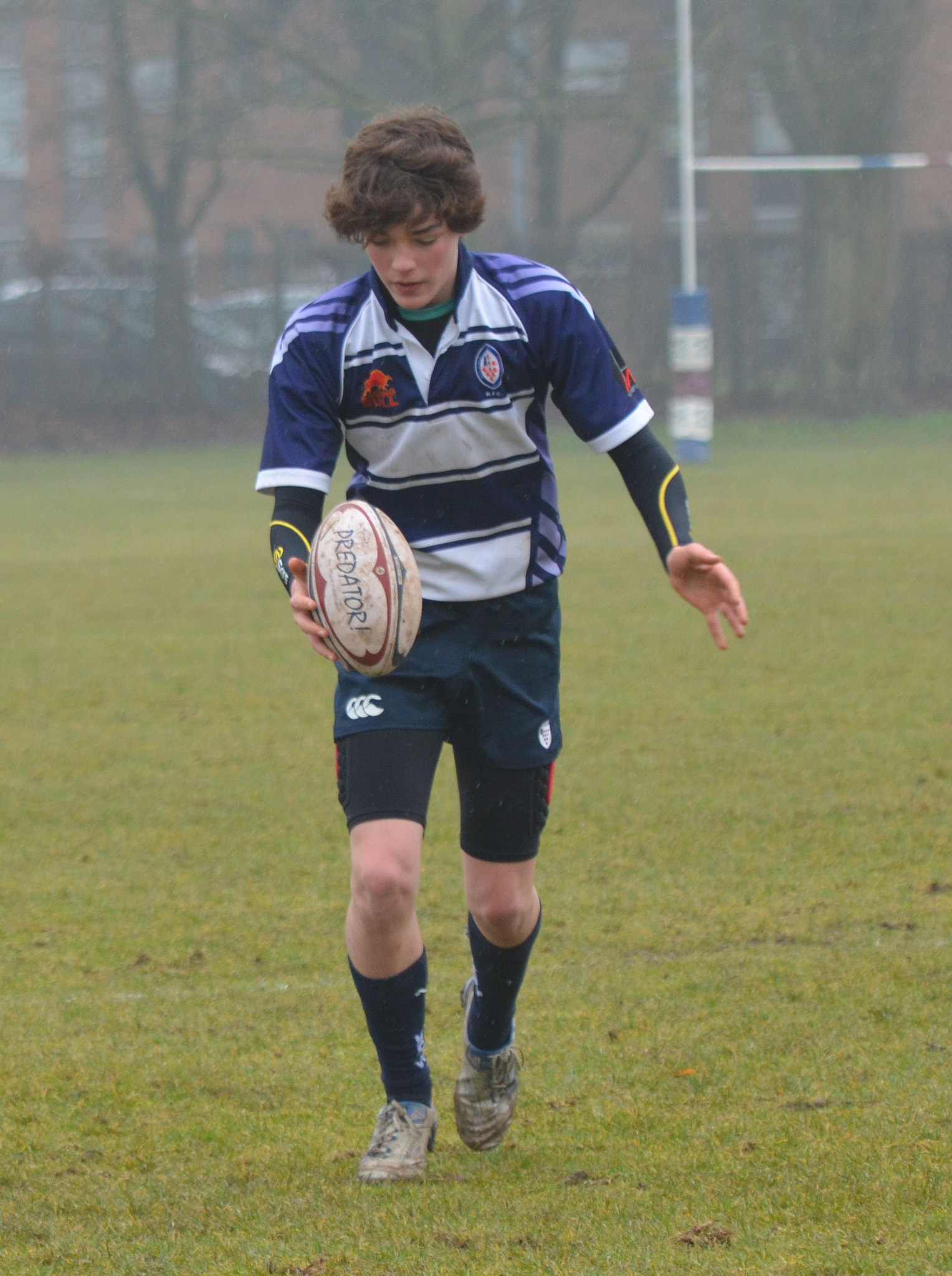 Nikon AF-S Nikkor 70-200mm F2.8G ED VR II sample photo. Dylan moss rugby kick photography