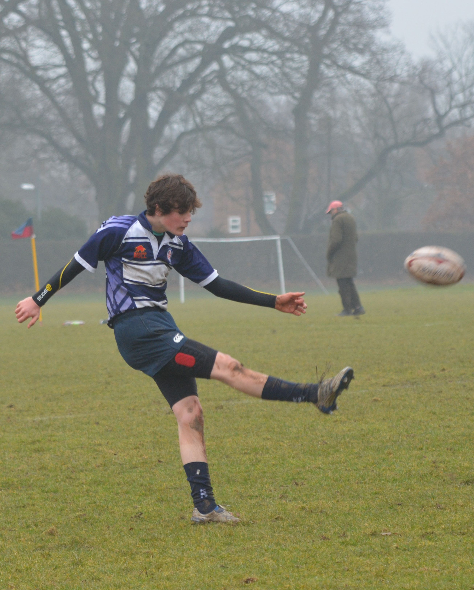 Nikon AF-S Nikkor 70-200mm F2.8G ED VR II sample photo. Rugby kick dylan moss photography