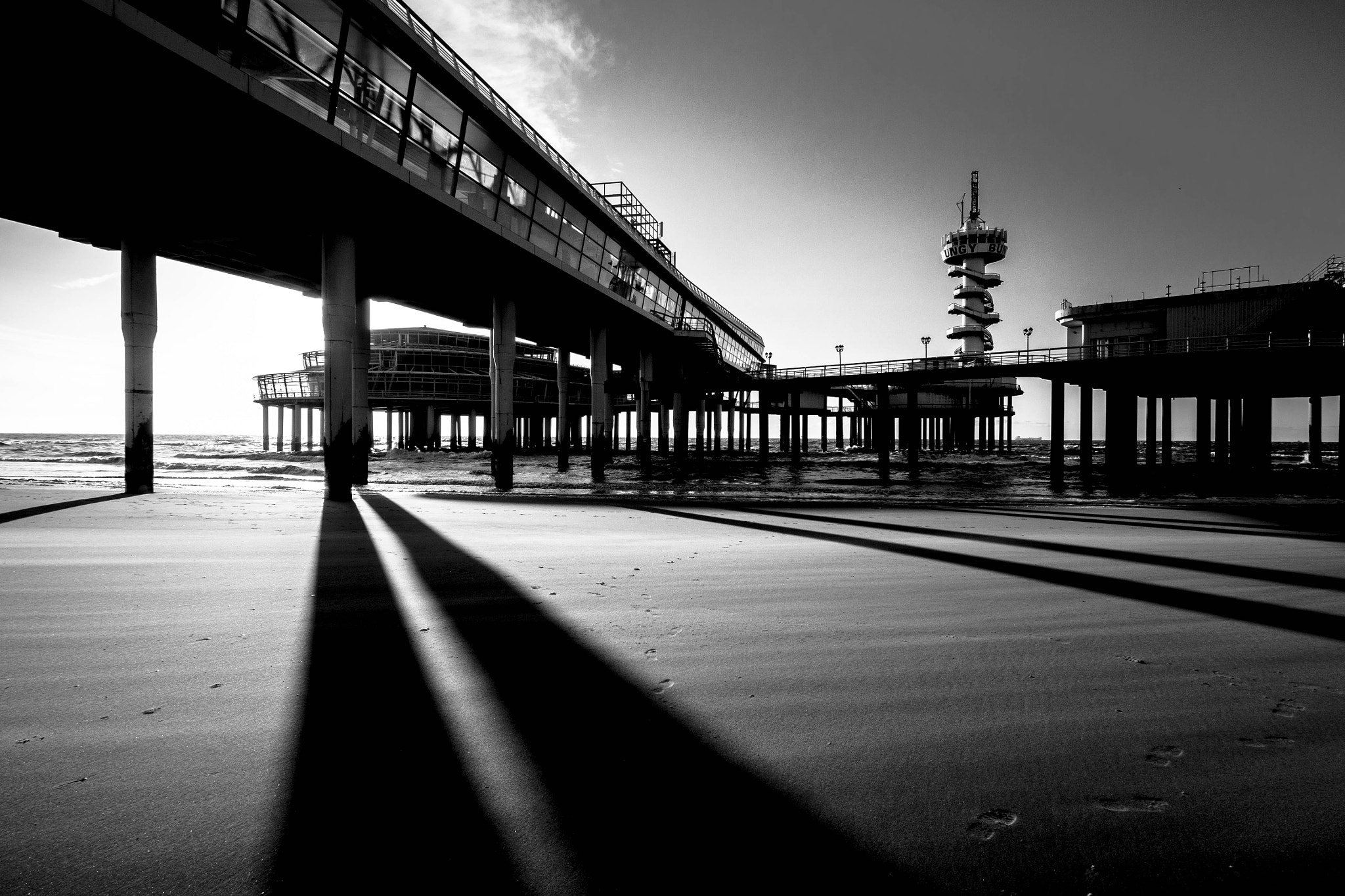 Olympus OM-D E-M10 + OLYMPUS M.9-18mm F4.0-5.6 sample photo. Scheveningen pier photography