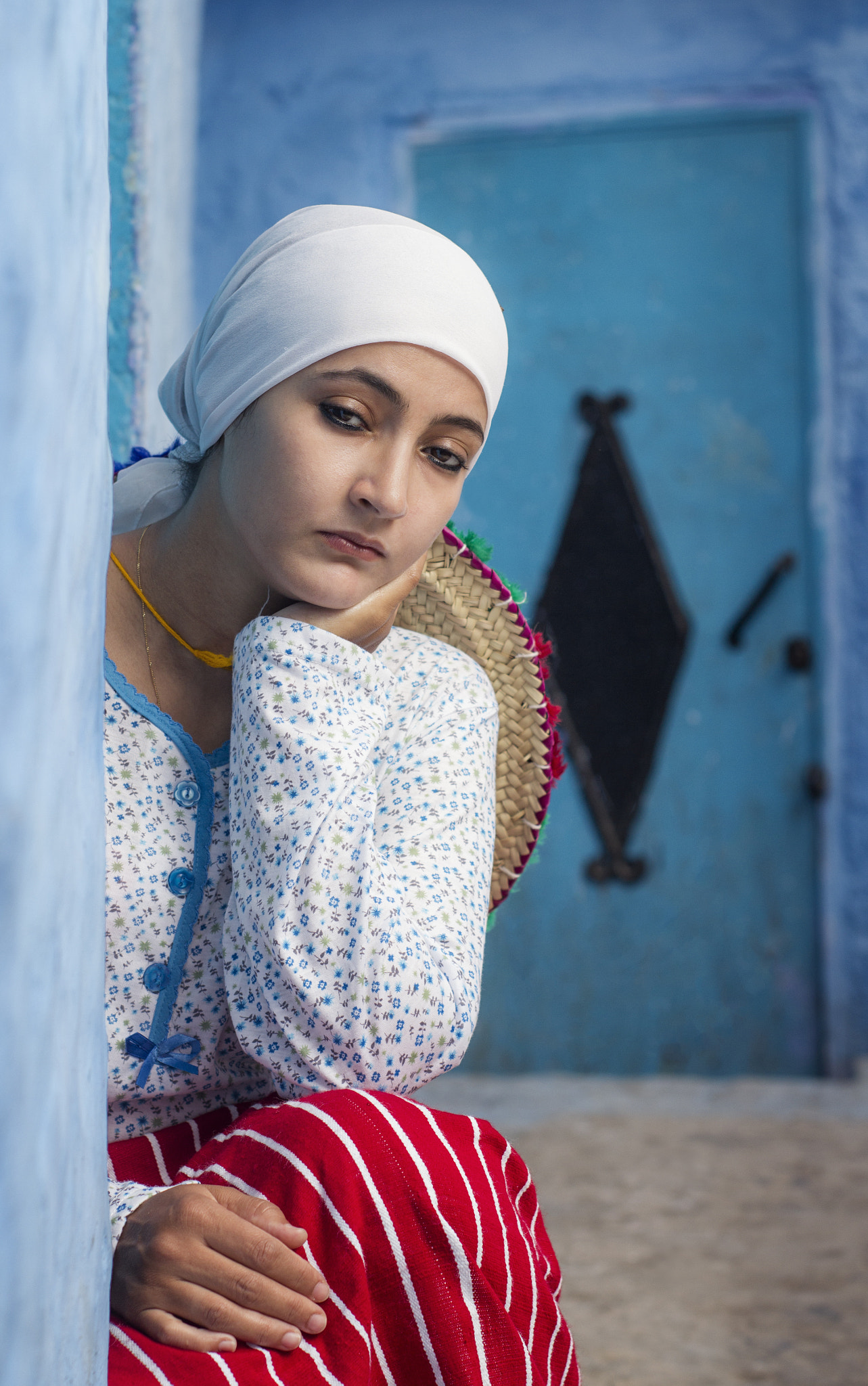 Sigma 50mm F1.4 EX DG HSM sample photo. Woman chefchaouen old  medina photography