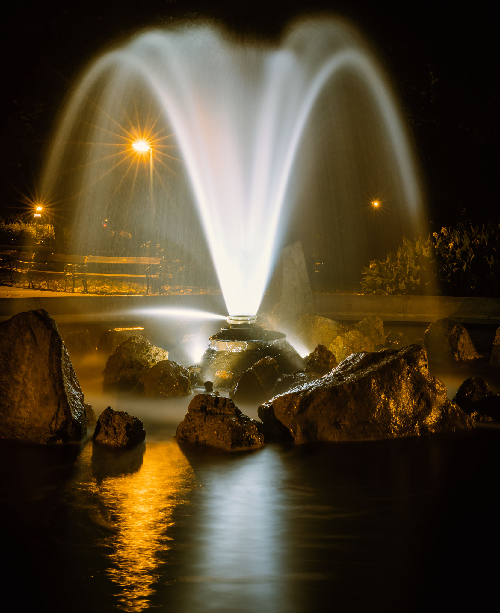 Sony a6300 + Canon EF 24-70mm F4L IS USM sample photo. The fountain photography