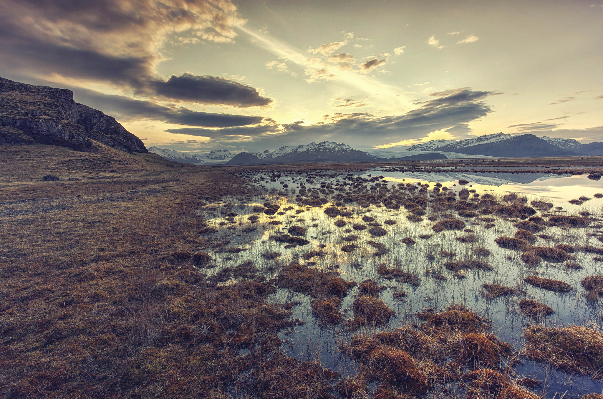 Canon EF 16-35mm F4L IS USM sample photo. Iceland at night photography