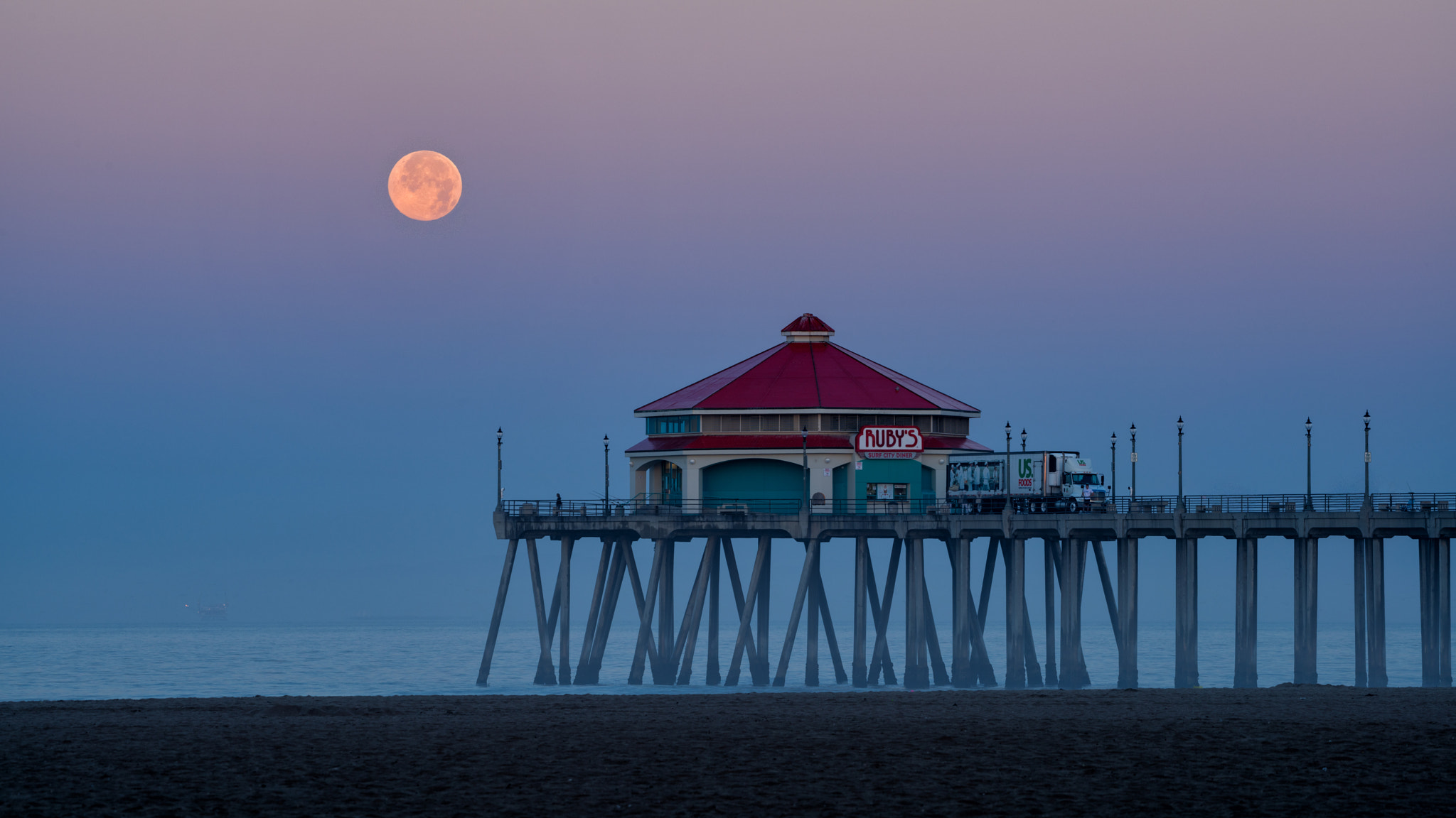Nikon AF-S Nikkor 200-500mm F5.6E ED VR sample photo. Strawberry moon photography