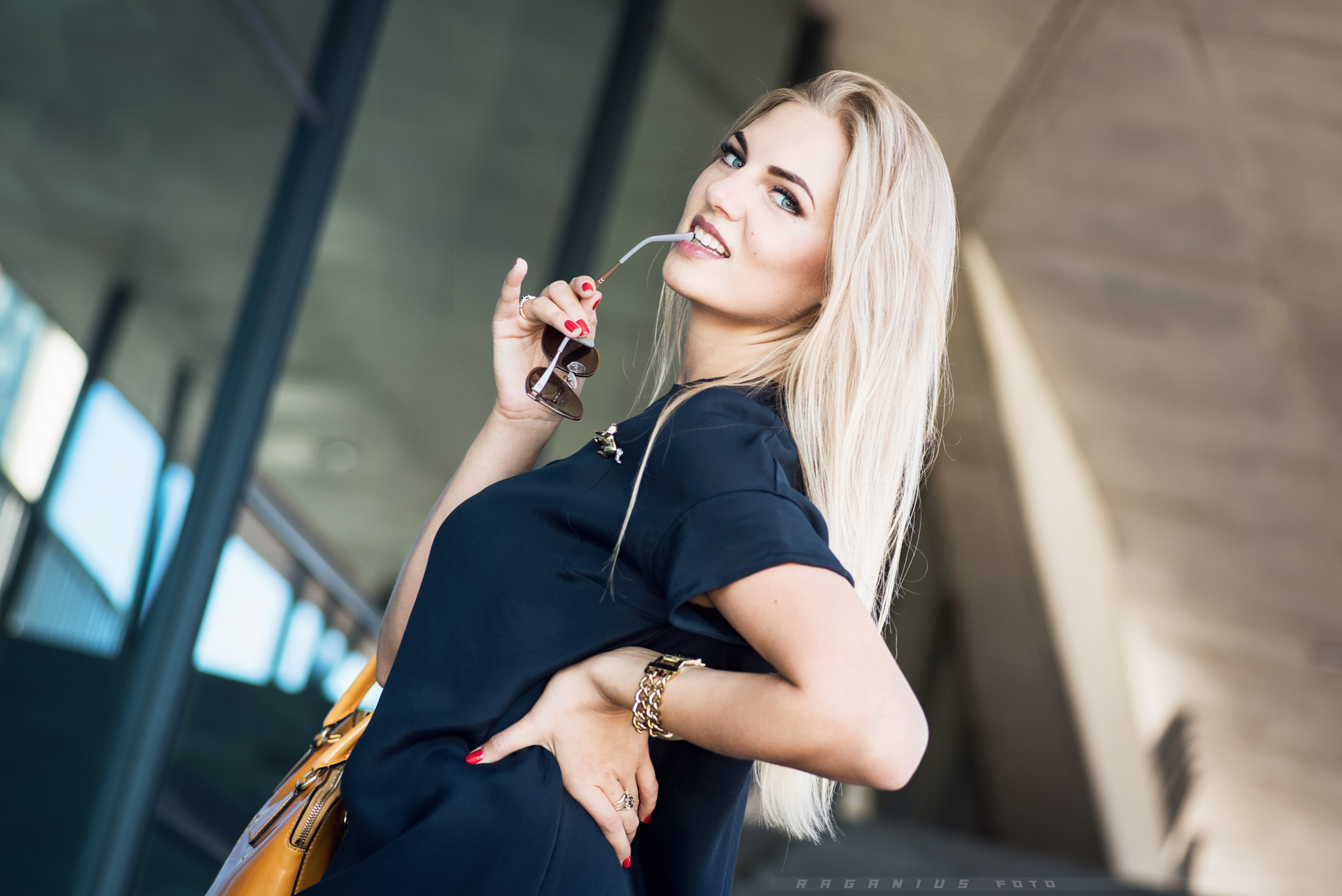 Tokina AT-X Pro 100mm F2.8 Macro sample photo. Smile photography