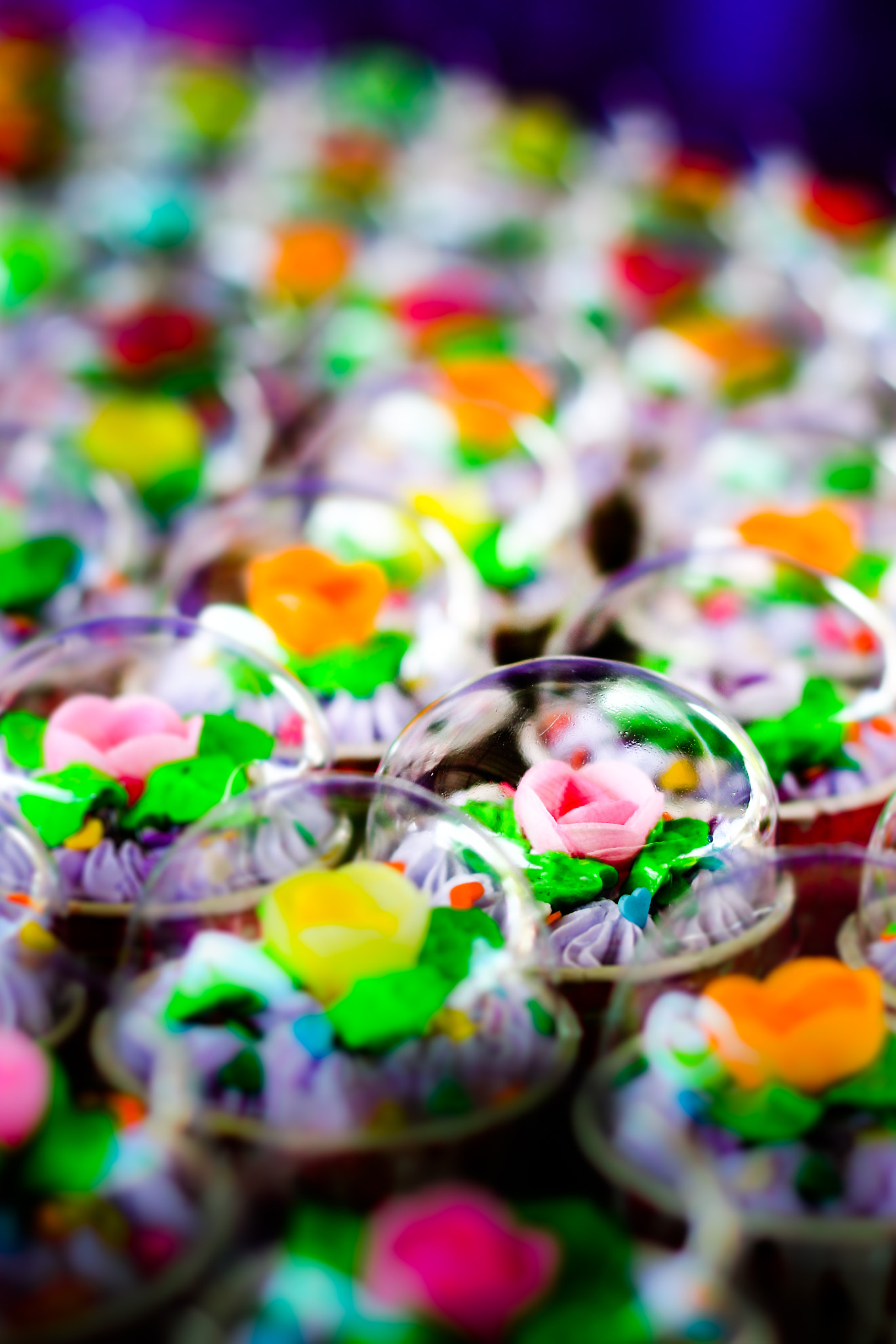 Canon EOS 700D (EOS Rebel T5i / EOS Kiss X7i) + Canon EF 50mm F1.4 USM sample photo. Floral cupcake photography