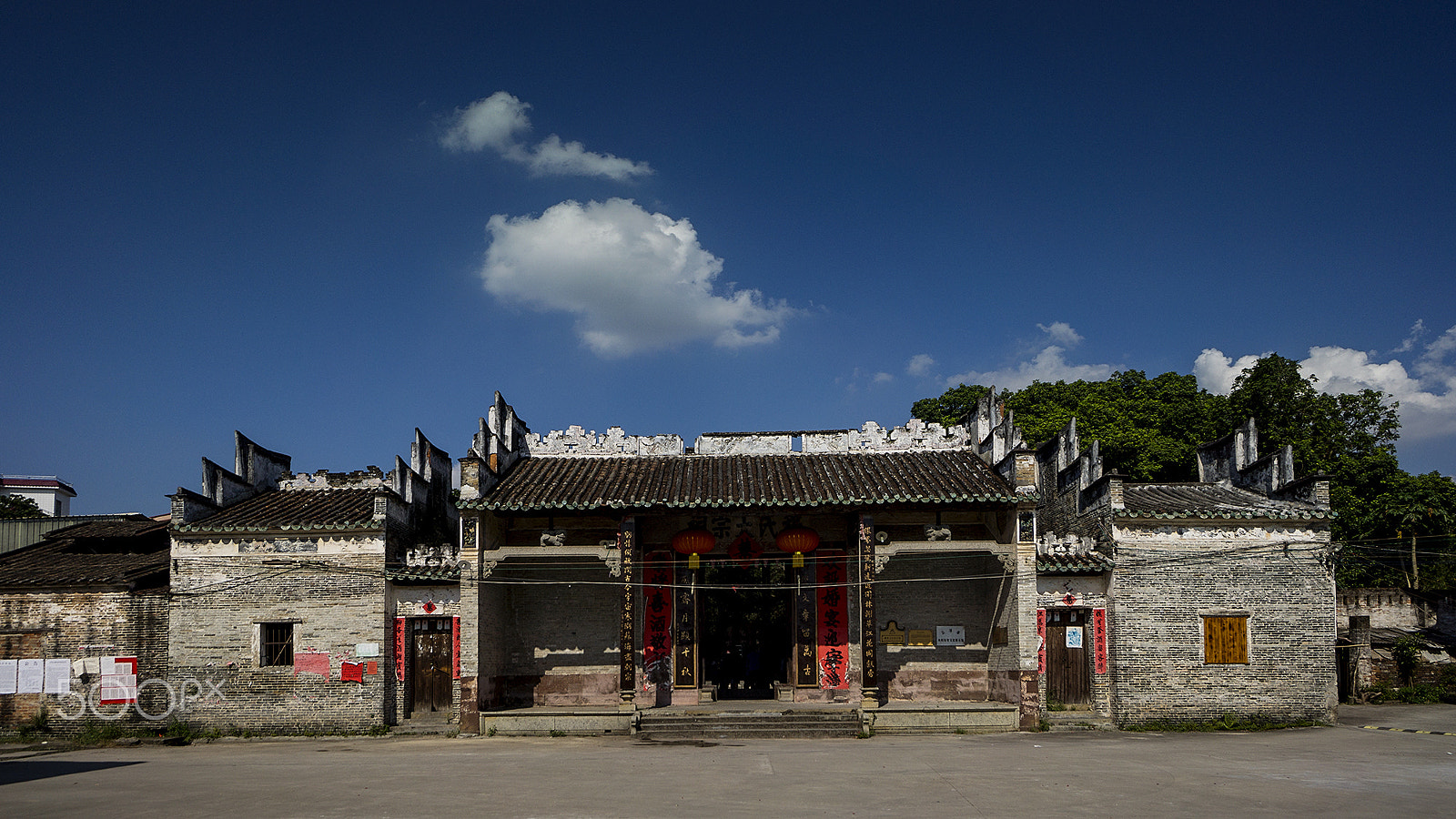 Sony Alpha NEX-7 + Sony E 10-18mm F4 OSS sample photo. A hundred years old photography
