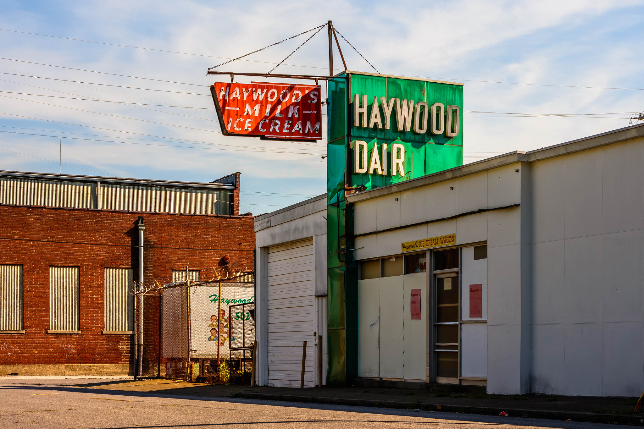 AF Zoom-Nikkor 24-120mm f/3.5-5.6D IF sample photo. Abandoned dairy store photography