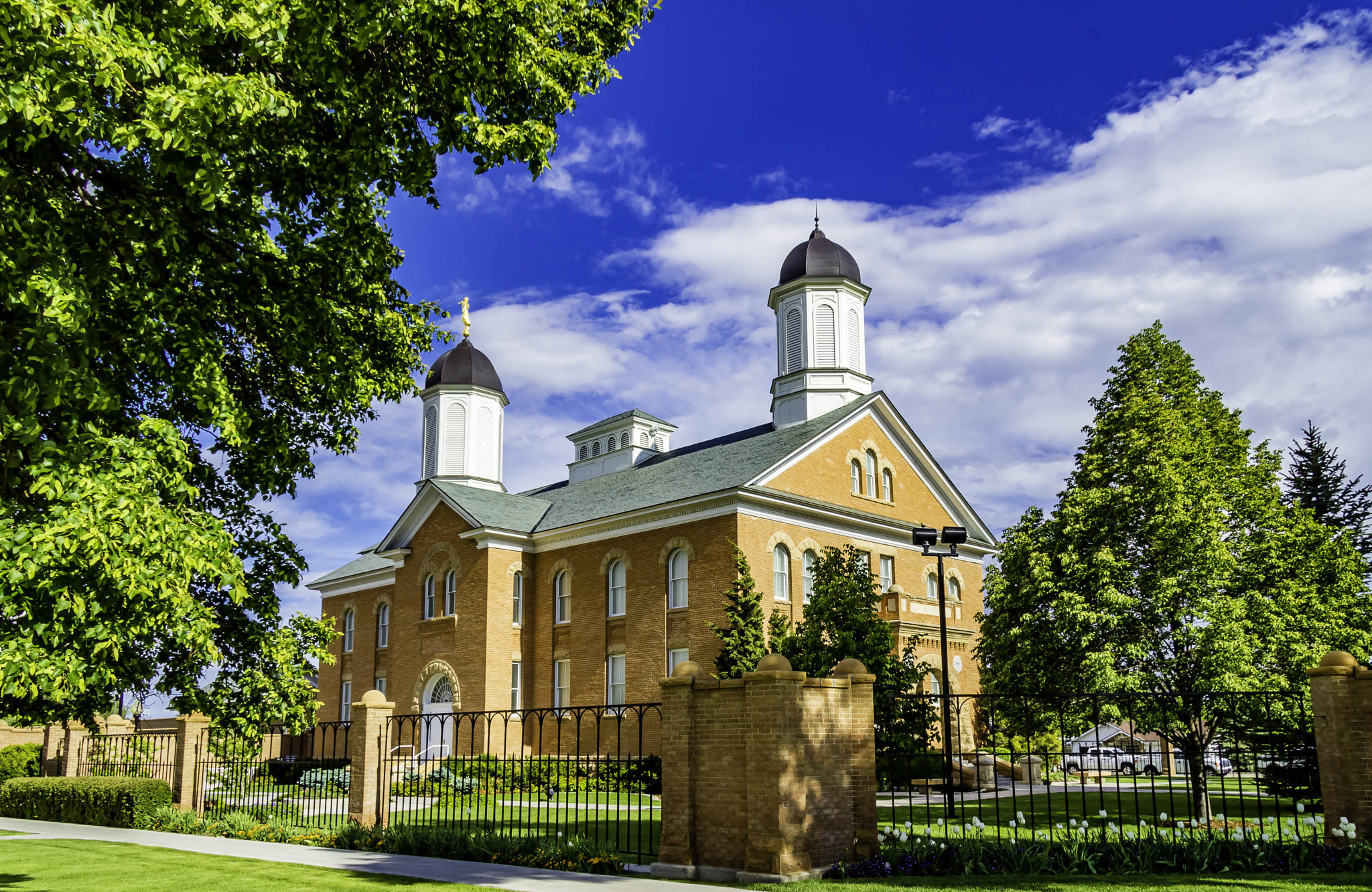 Canon EF-S 17-85mm F4-5.6 IS USM sample photo. Vernal utah temple photography