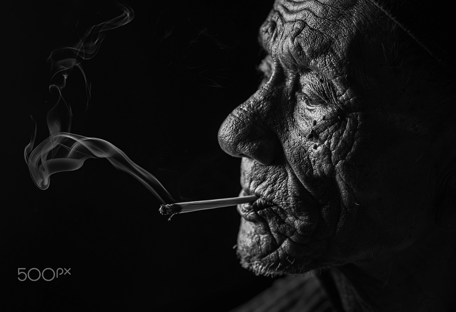 Nikon D7000 + Sigma 85mm F1.4 EX DG HSM sample photo. Smoker #86 photography