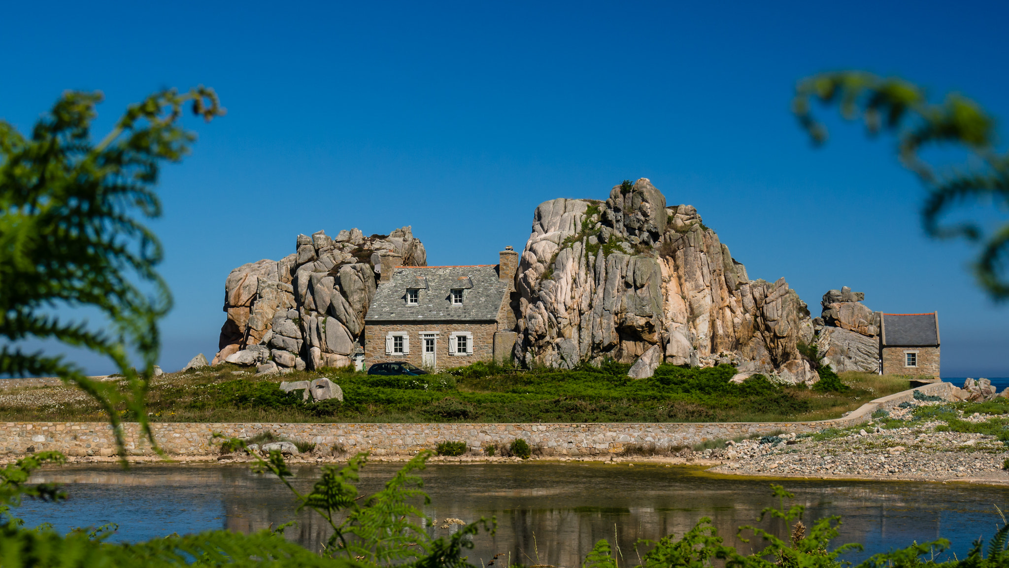 Olympus M.Zuiko Digital 14-42mm F3.5-5.6 II R sample photo. Castel meur, the house in the rocks photography