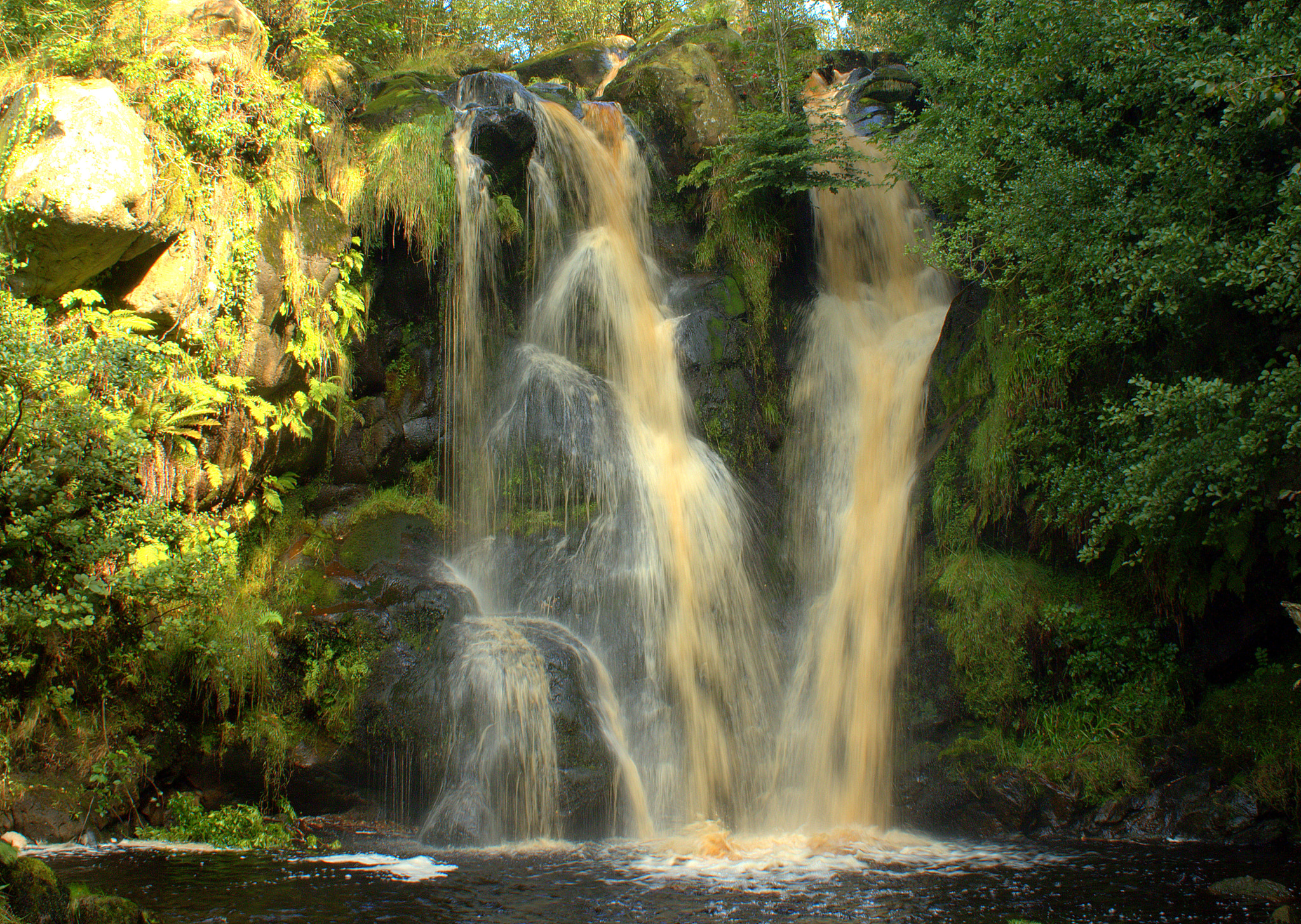 Canon EF-S 18-55mm F3.5-5.6 IS sample photo. Waterfall in the valley of desolation photography
