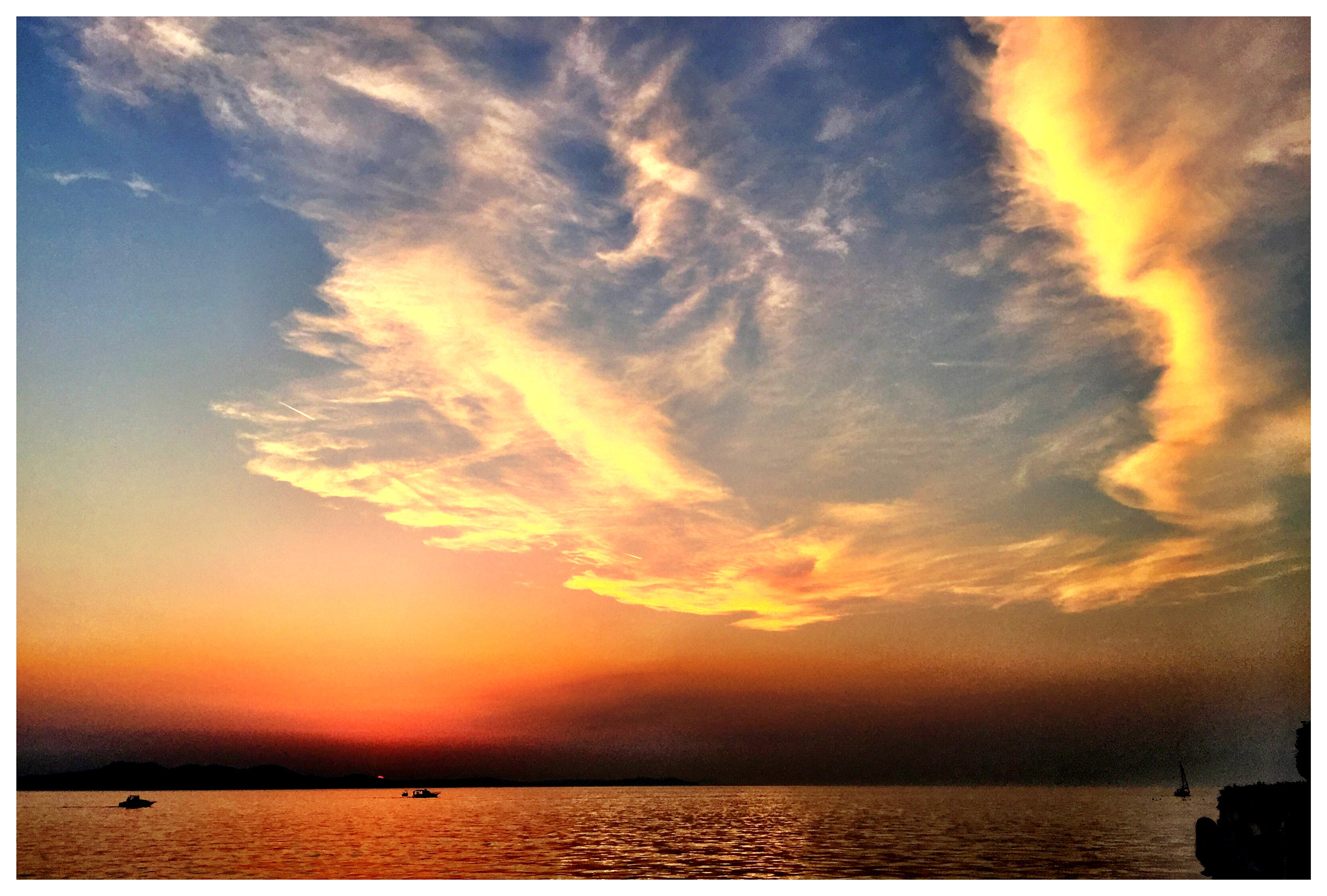 Apple iPhone7,1 sample photo