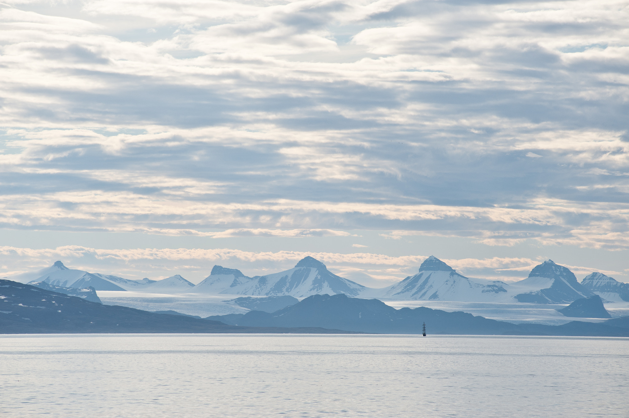 Nikon D700 + AF Nikkor 70-210mm f/4-5.6 sample photo. The mountain wilderness of spitsbergen photography