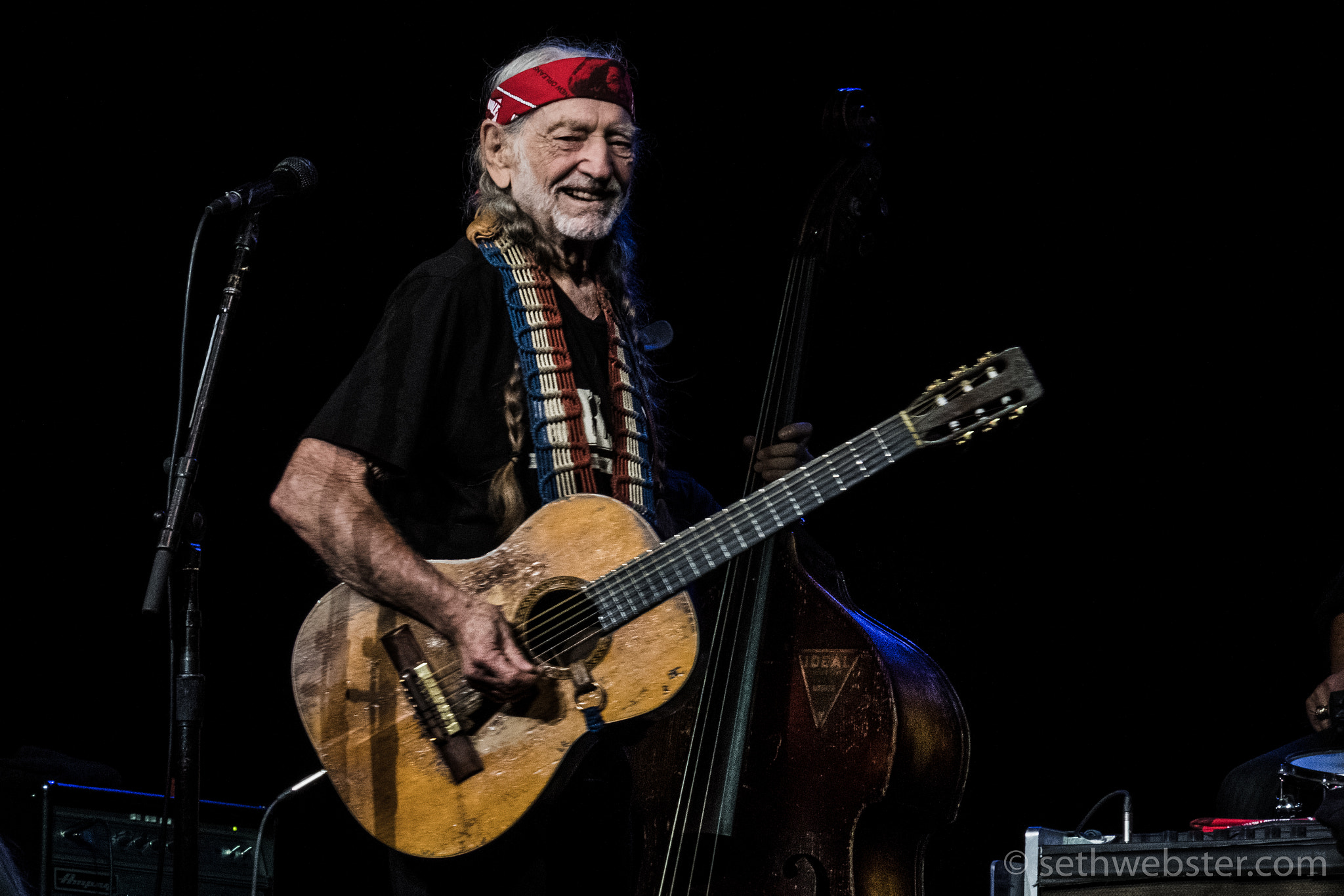 Fujifilm X-Pro2 + Fujifilm XF 55-200mm F3.5-4.8 R LM OIS sample photo. Willie nelson - 83 and still the boss. photography