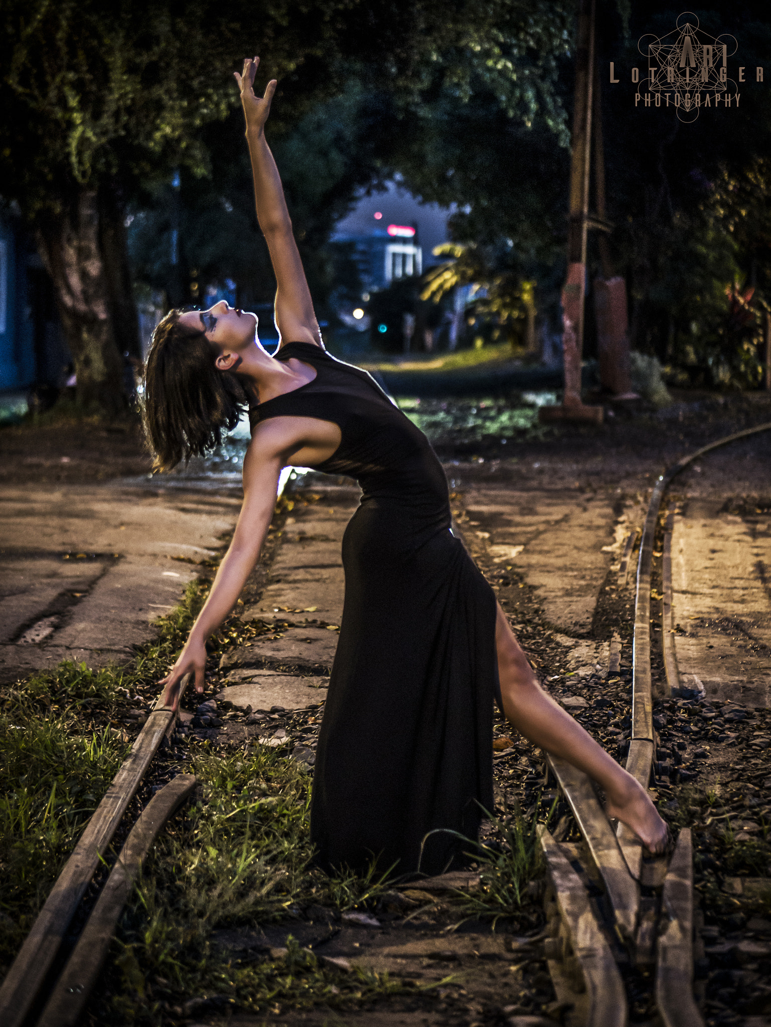 Panasonic Lumix G 42.5mm F1.7 ASPH Power OIS sample photo. Dancing in the rail tracks photography
