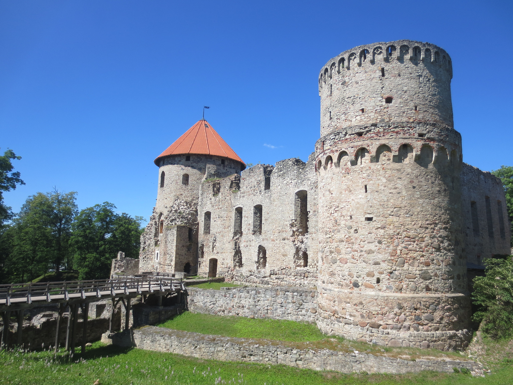 Canon PowerShot ELPH 110HS (PowerShot IXUS 125 HS) sample photo. Castle in cesis, latvia photography