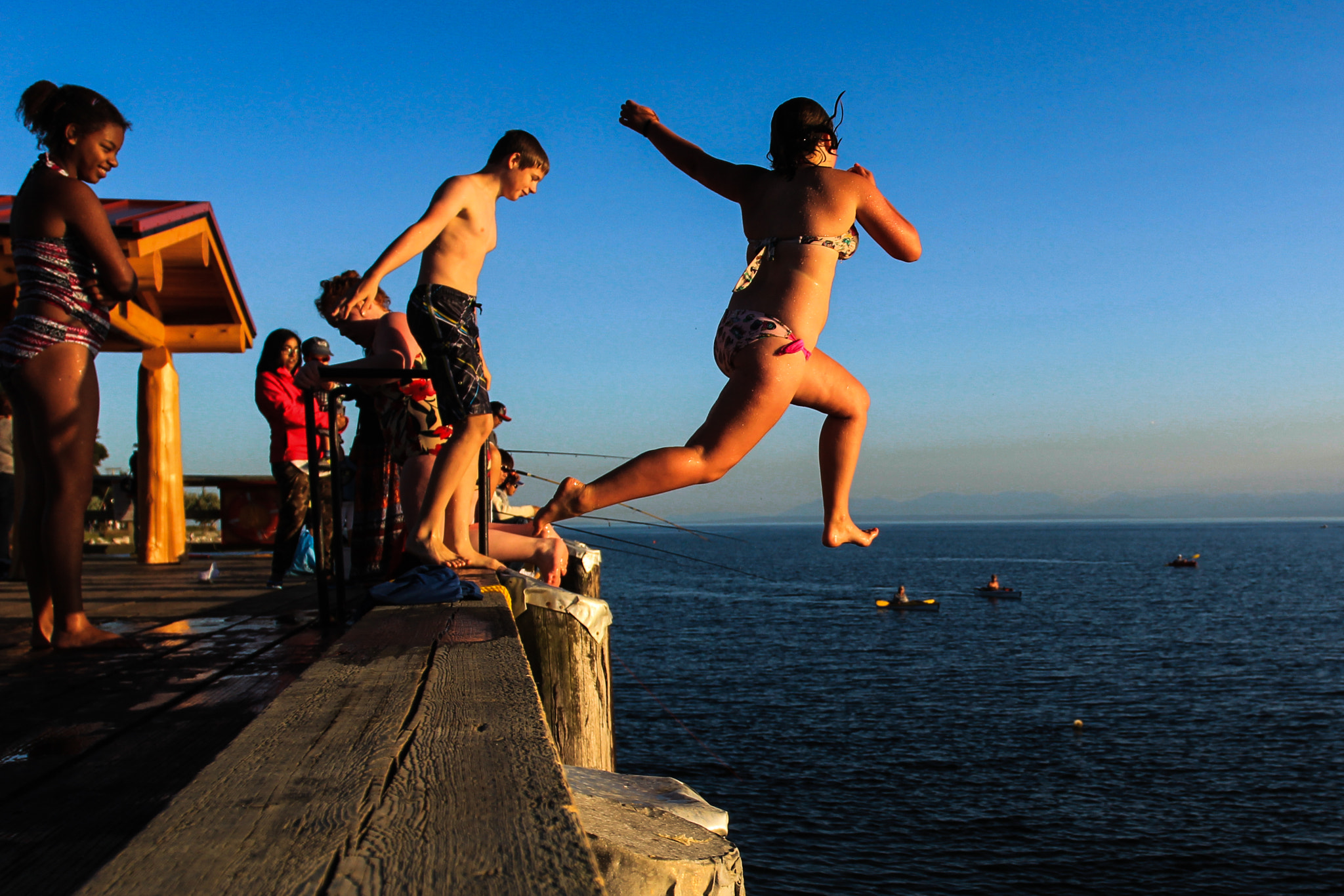 Canon EOS 600D (Rebel EOS T3i / EOS Kiss X5) + Canon EF 17-40mm F4L USM sample photo. Jumping! photography