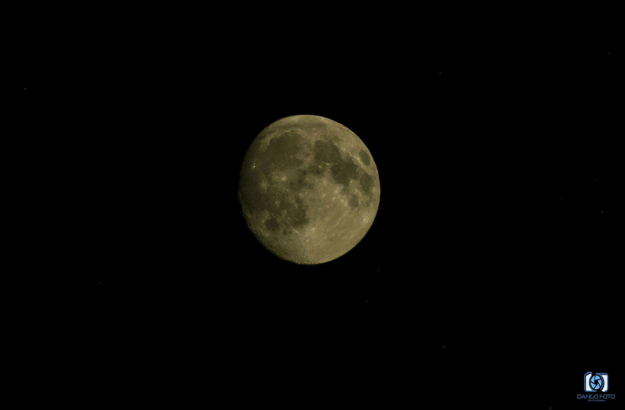 Nikon D7100 + AF Nikkor 70-210mm f/4-5.6 sample photo. Moon photography