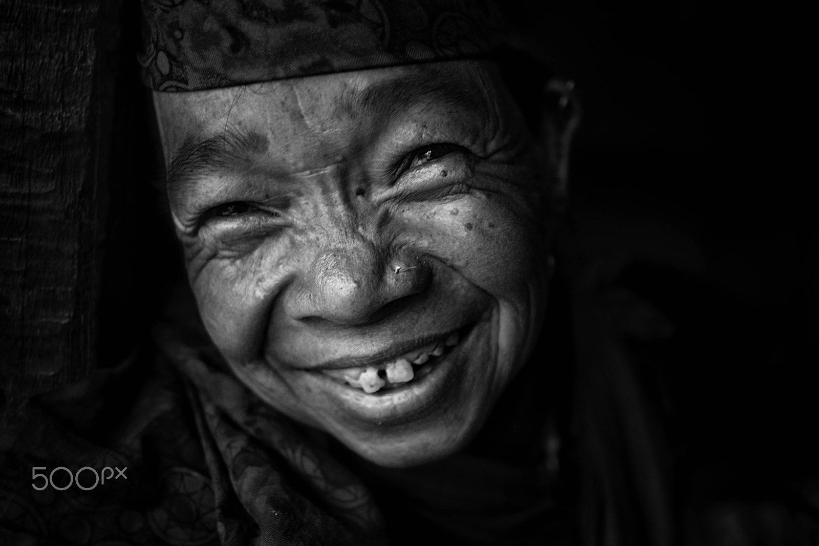 Nikon AF-S Nikkor 20mm F1.8G ED sample photo. Colorful smile photography