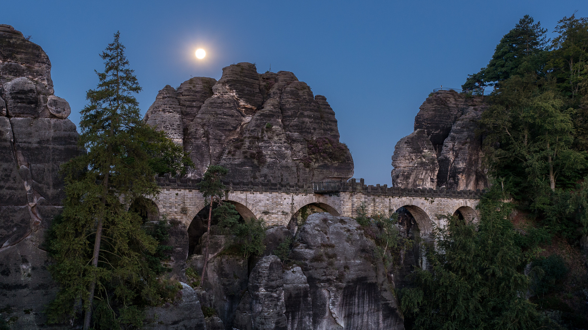 Panasonic Lumix DMC-GX7 sample photo. Full moon on basteibrücke photography