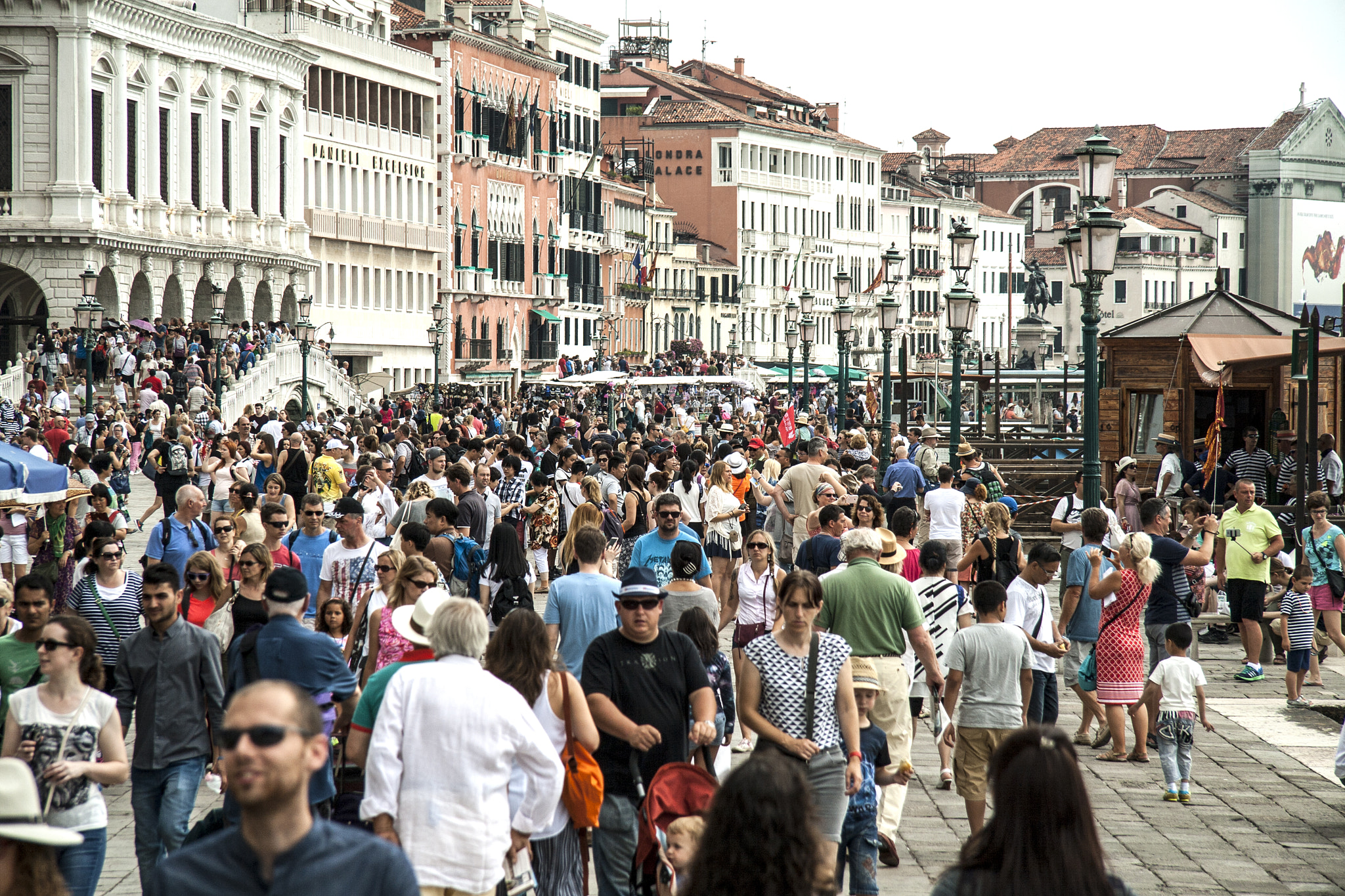 Canon EF-S 17-85mm F4-5.6 IS USM sample photo. Crowd in venice, italy, 2016 photography