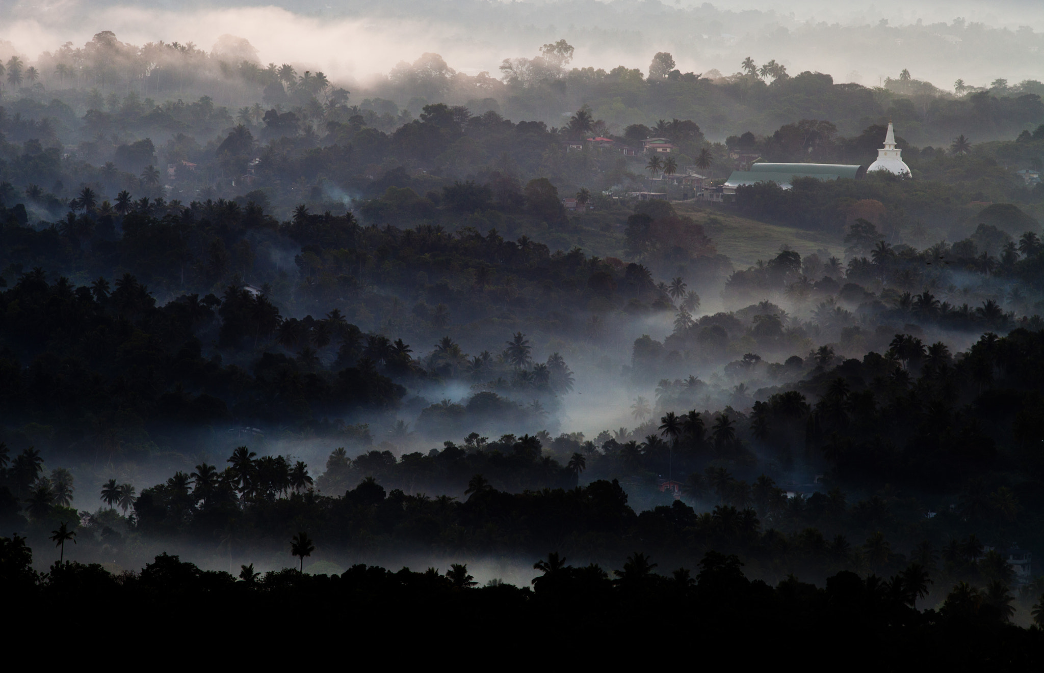 Canon EF 300mm F4L IS USM sample photo. Kandy, sri lanka photography