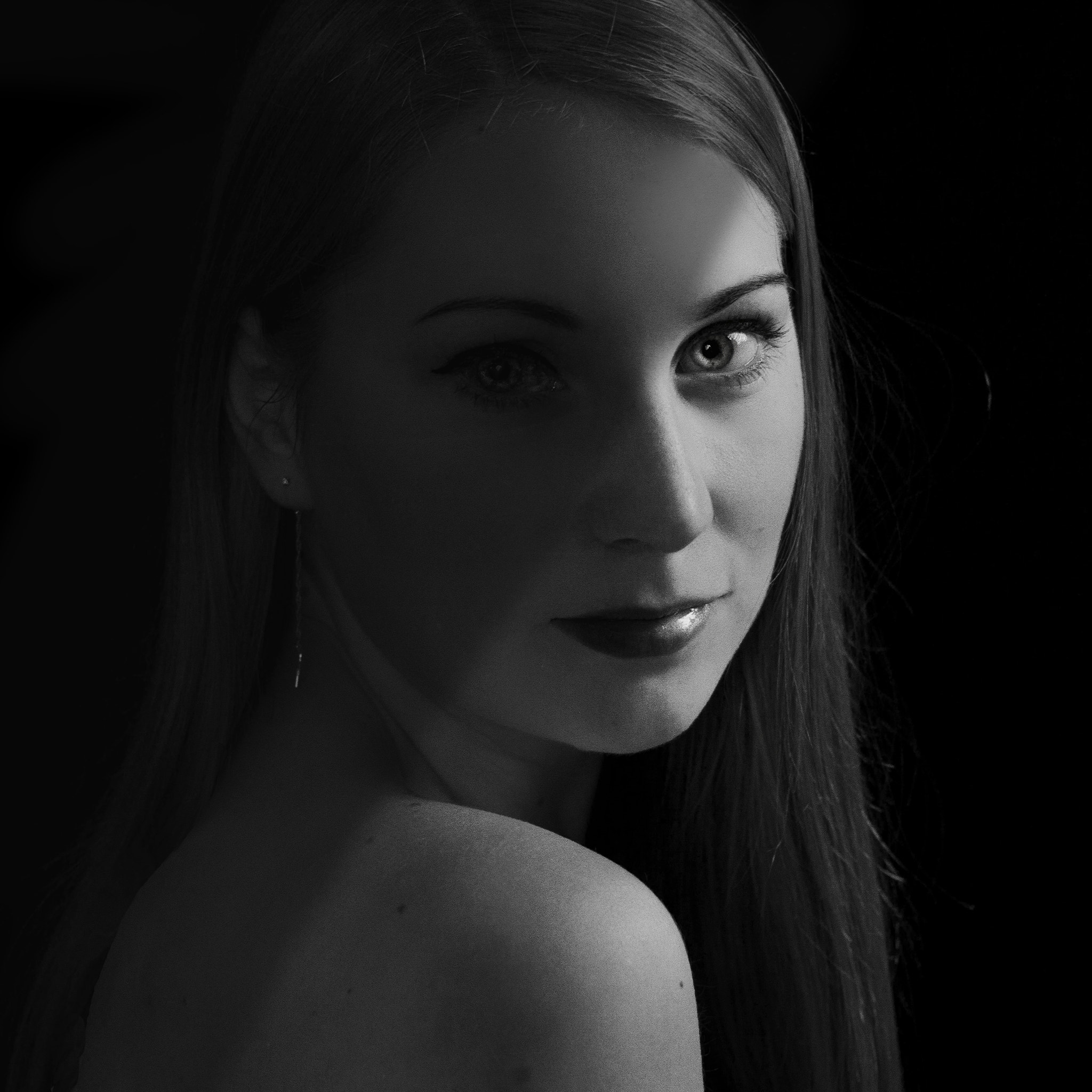 Canon EOS 50D + Canon EF 40mm F2.8 STM sample photo. Dark side of beauty photography