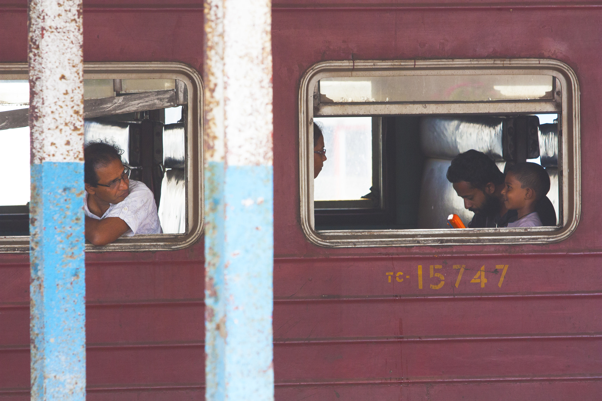 Canon EF 70-200mm F2.8L USM sample photo. Waiting the train to go photography