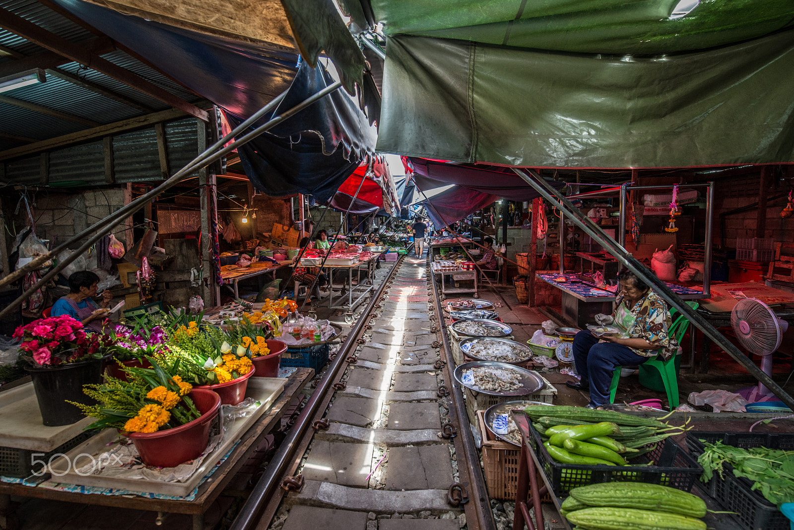 Tamron SP 15-30mm F2.8 Di VC USD sample photo. Maeklong railway market photography