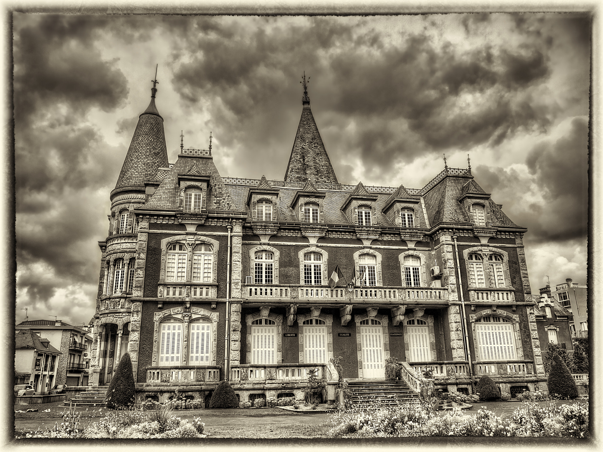 Olympus PEN E-PL1 sample photo. Ayuntamiento de lourdes photography